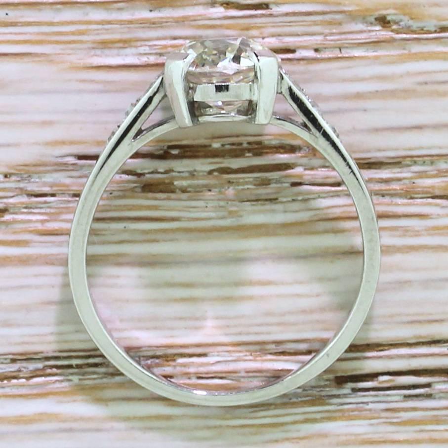 Women's or Men's Art Deco 1.84 Carat Old Cut Diamond Platinum Engagement Ring For Sale