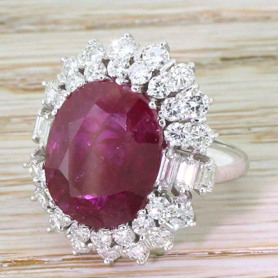 Late 20th Century 9.47 Carat Natural Ruby and Diamond Ring For Sale 2