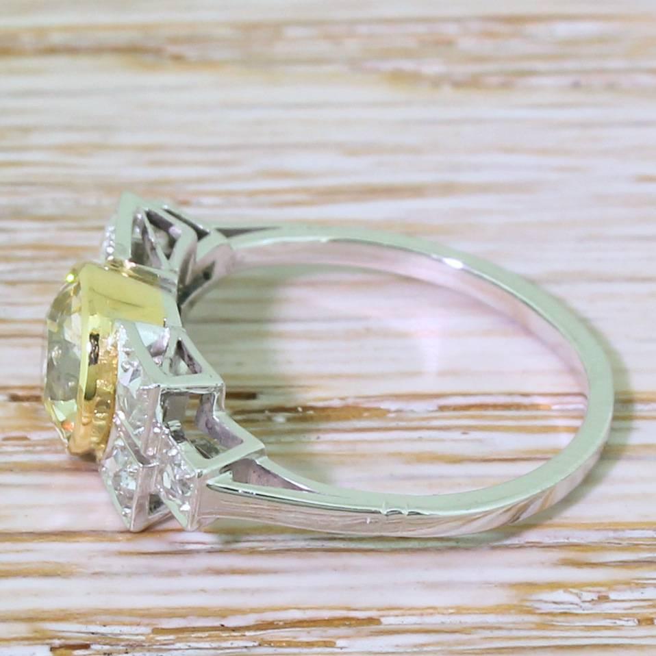 Art Deco 1.54 Carat Fancy Light Yellow Old Cut Diamond Ring In Excellent Condition In Theydon Bois, Essex