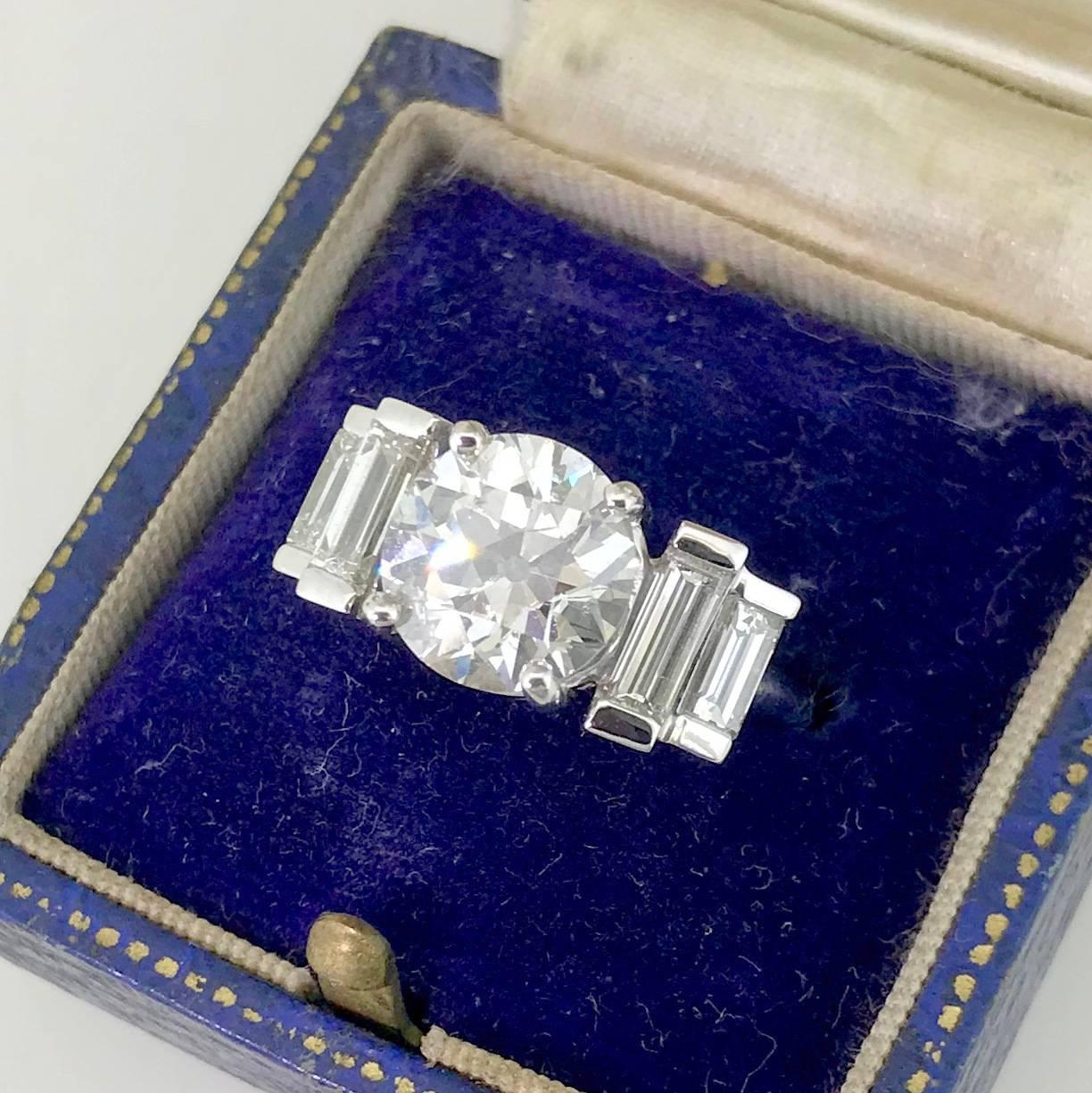 Art Deco 2.35 Carat Old Cut Diamond Engagement Ring, circa 1935 For Sale 4