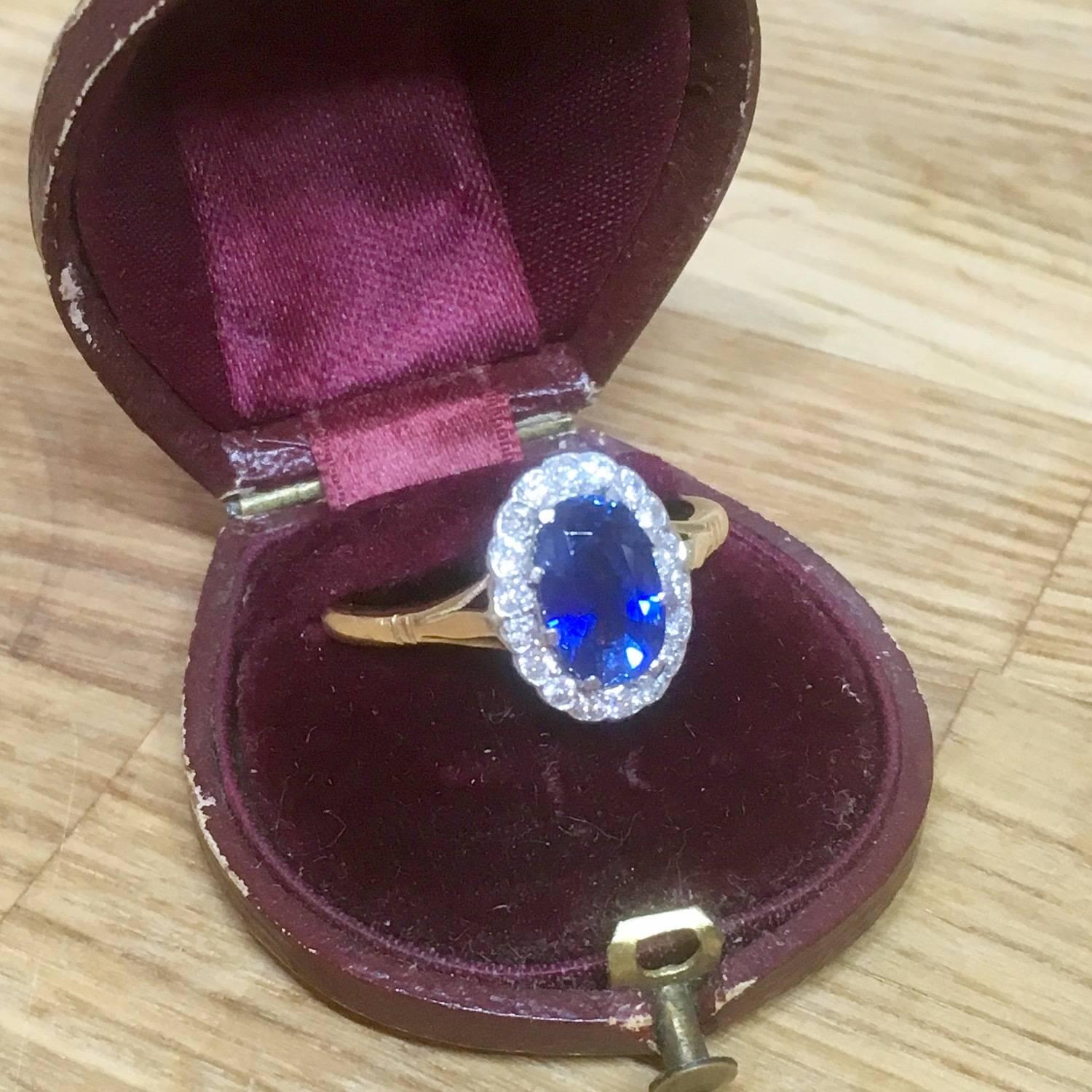 Art Deco 1.75 Carat Sapphire and Diamond Cluster Ring 3