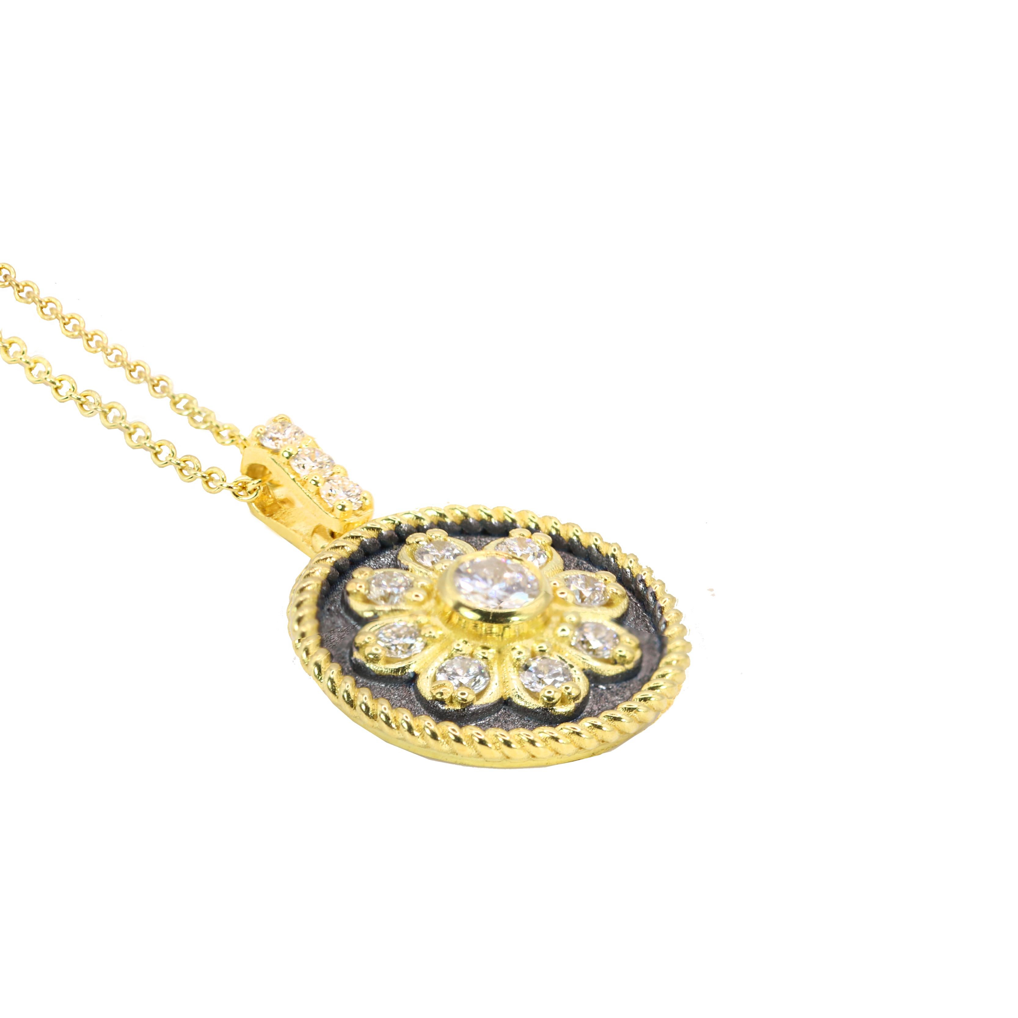 Taille ronde Georgios Collections Pendentif en or jaune 18 carats avec diamants et rhodium noir en vente