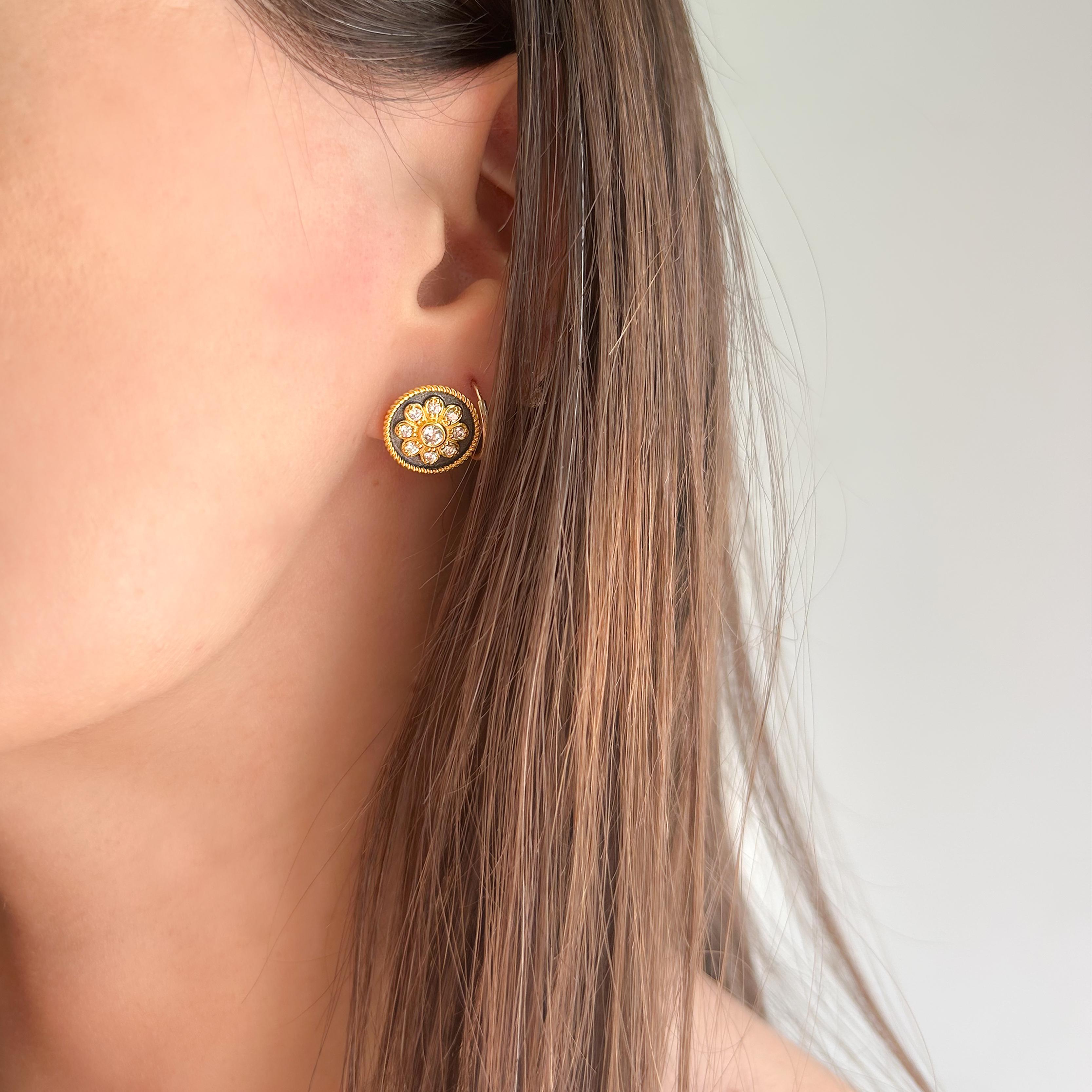 Georgios Collections Boucles d'oreilles en or jaune 18 carats avec diamants et rhodium noir Neuf - En vente à Astoria, NY