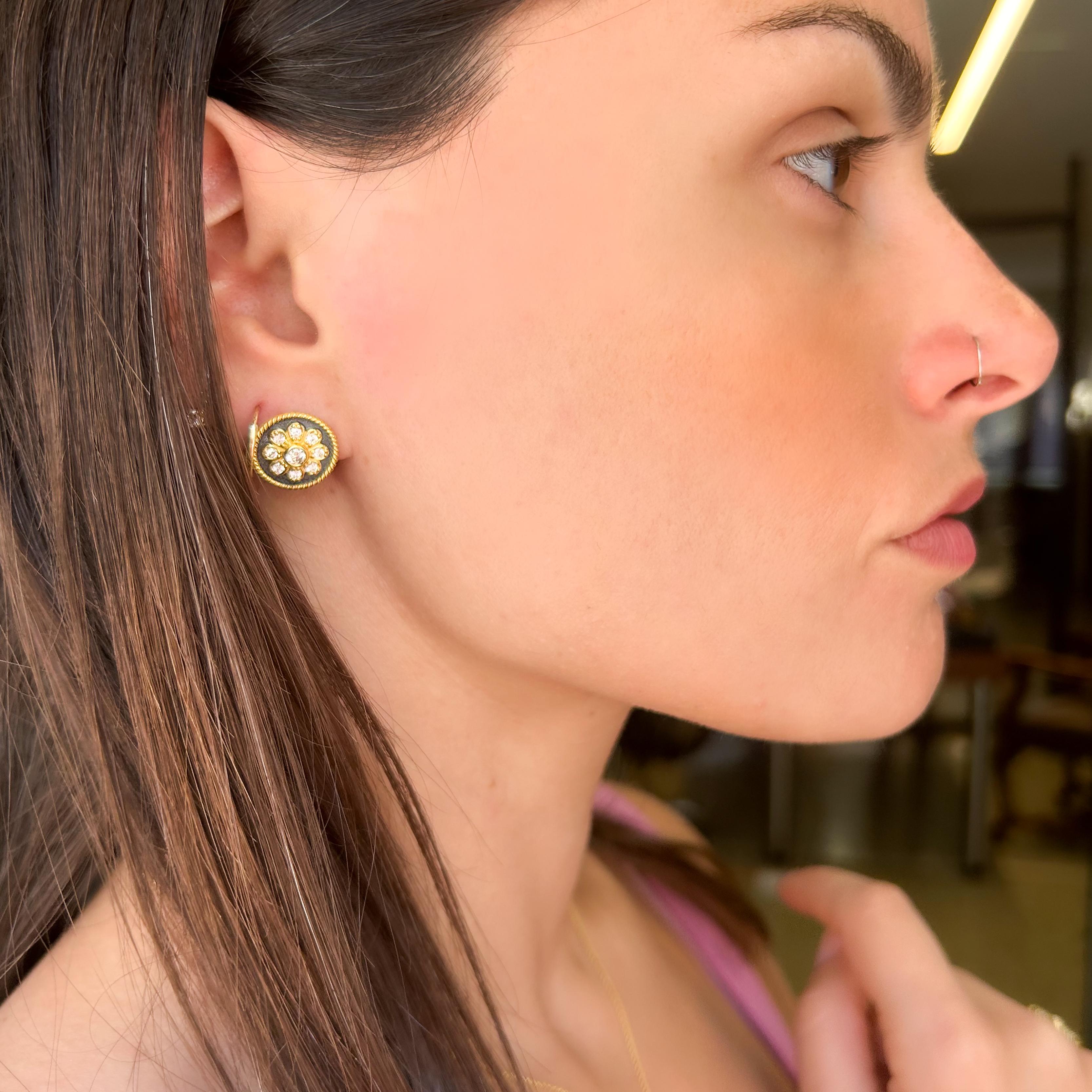 Georgios Collections Boucles d'oreilles en or jaune 18 carats avec diamants et rhodium noir en vente 2