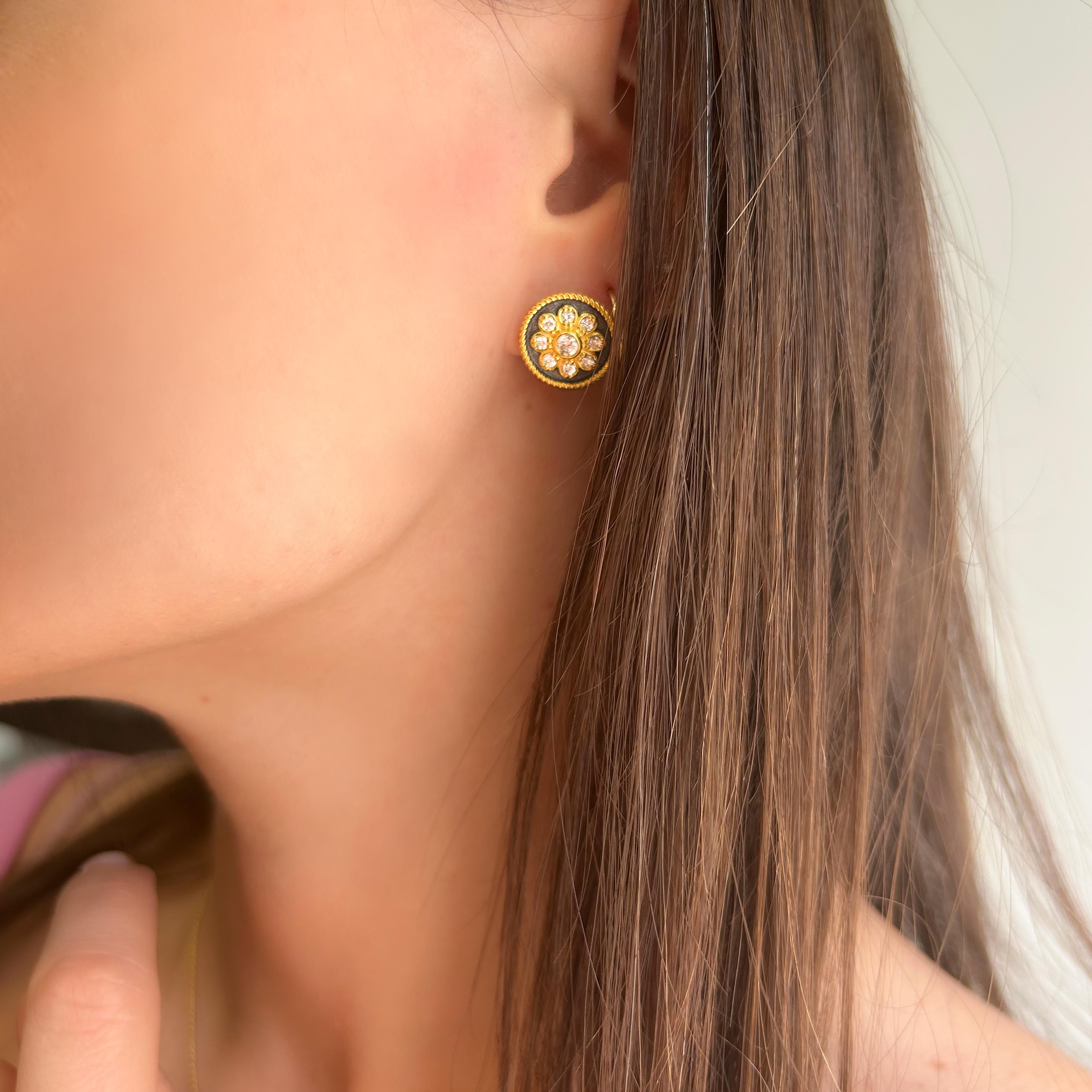 Georgios Collections Boucles d'oreilles en or jaune 18 carats avec diamants et rhodium noir en vente 1