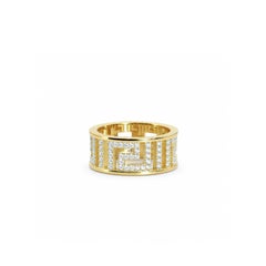 Anillo ancho con diamantes y motivo griego de Georgios Collections, en oro amarillo de 18 quilates