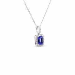 Colección Georgios: colgante de oro blanco de 18 quilates con tanzanita y halo de diamantes