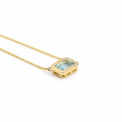 Colección Georgios: colgante de aguamarina con corte esmeralda en oro amarillo de 18 quilates