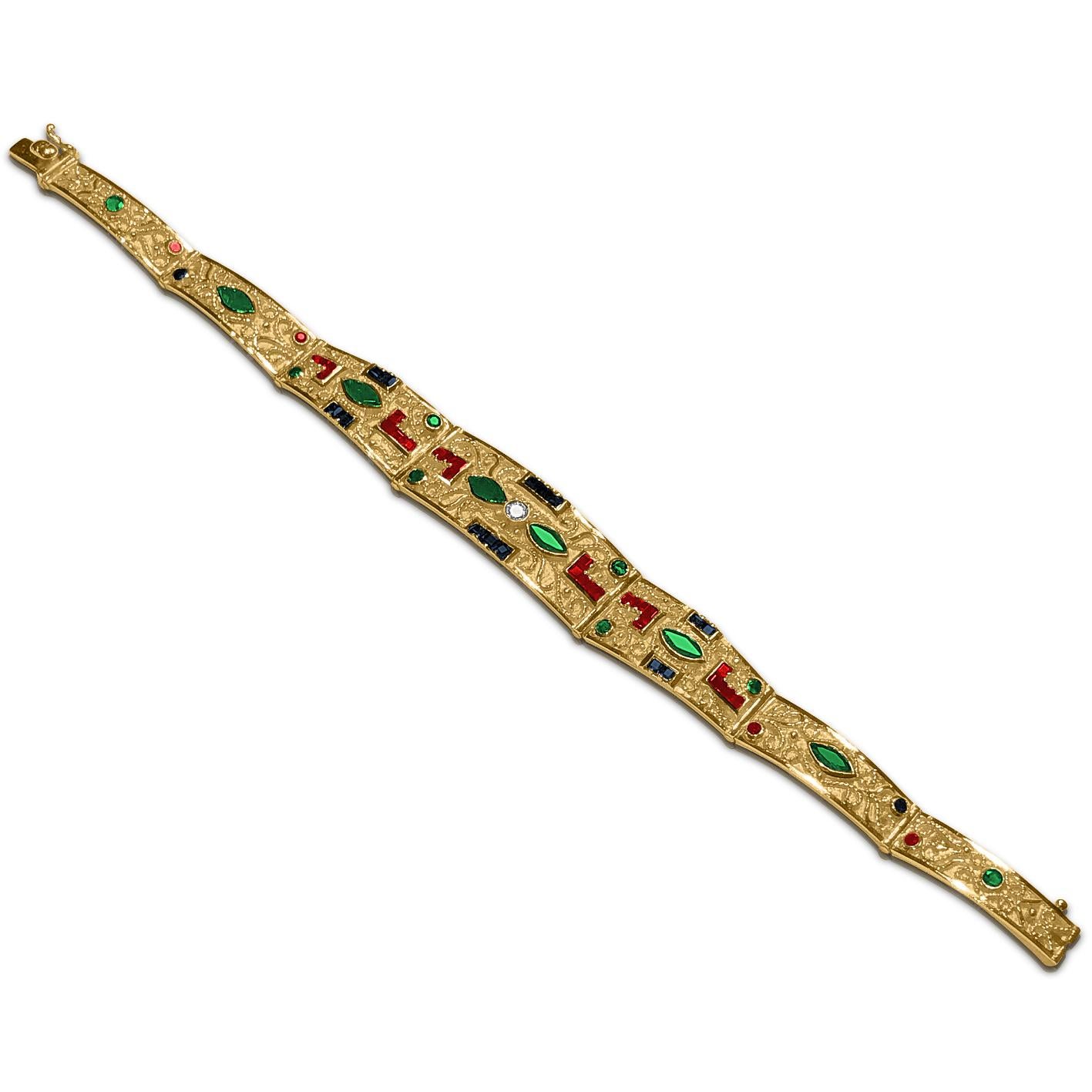 S.Georgios Armband ist handgefertigt aus massivem 18 Karat Gelbgold und ist mikroskopisch verziert mit Granulation - Gelbgoldperlen und Drähten. Granulierte Details kontrastieren mit dem Hintergrund aus byzantinischem Samt. Dieses einzigartige