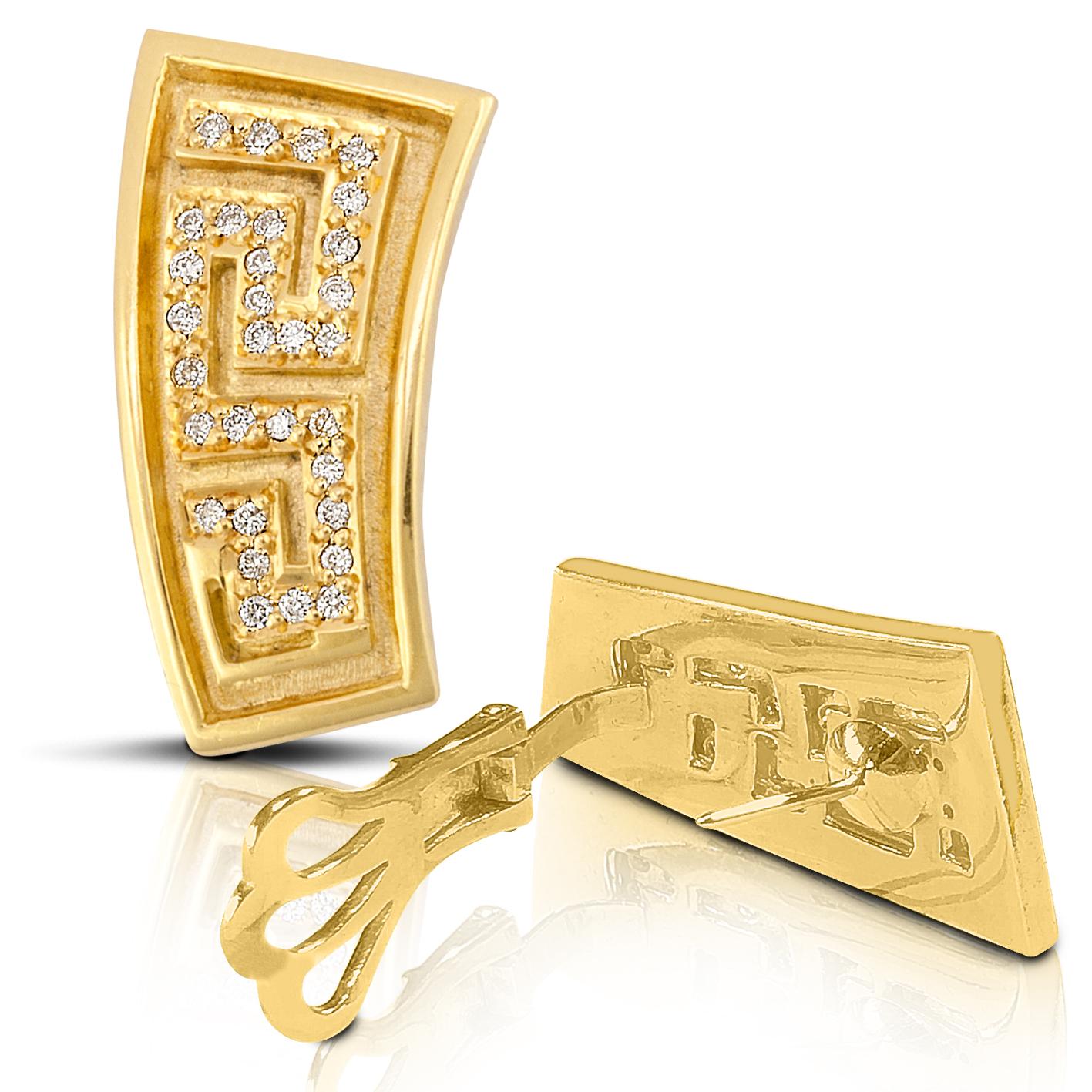 S. Georgios 18 Karat Yellow Gold Hand Made Orecchini di diamanti con il disegno della chiave greca, tutti realizzati su misura, che simboleggia l'eternità. È noto come simbolo di lunga vita ed è uno dei disegni più classici al mondo.
Questi