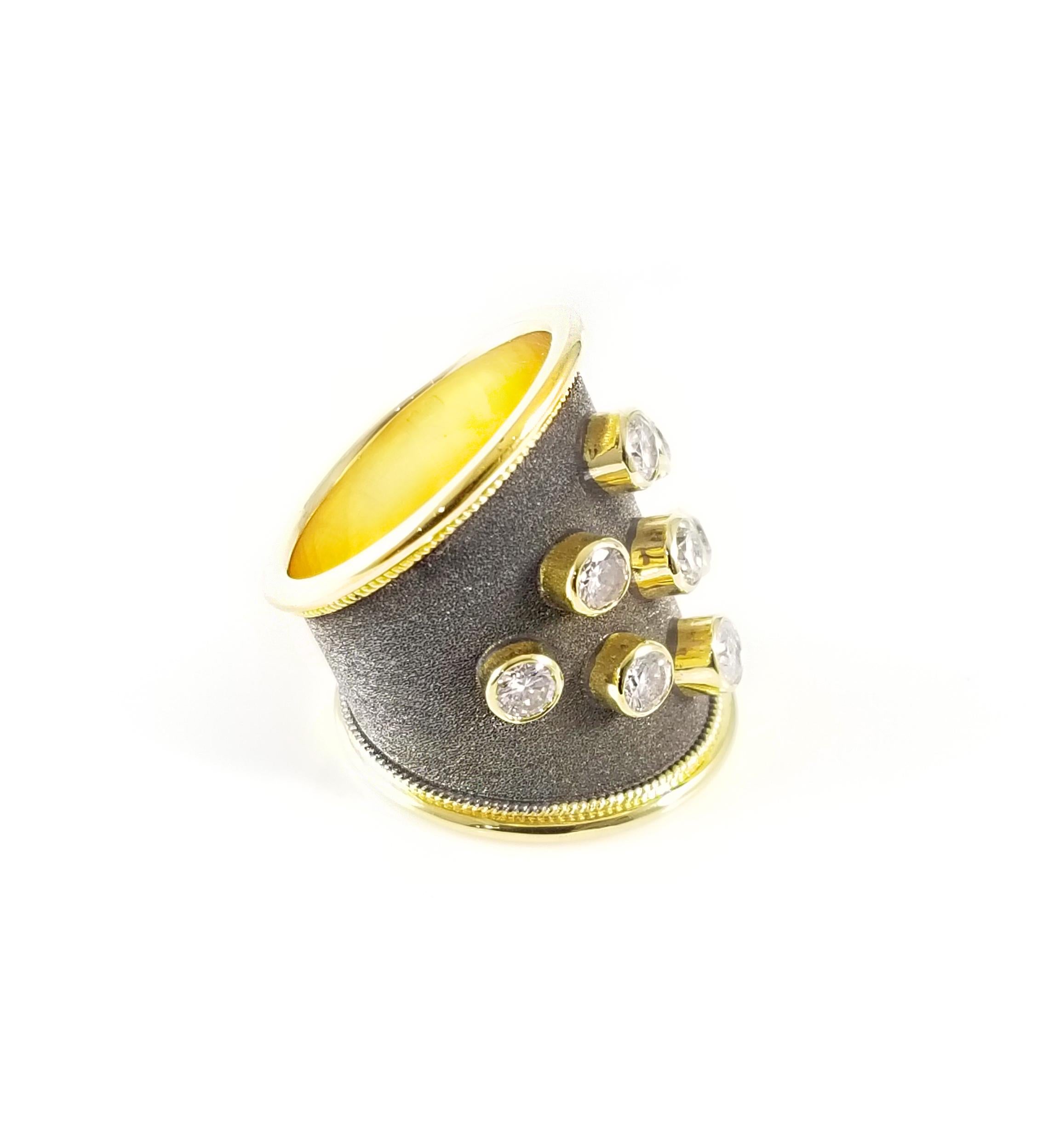 Byzantin Georgios Collections Bague jonc épaisse en or jaune 18 carats avec diamants et rhodium noir en vente