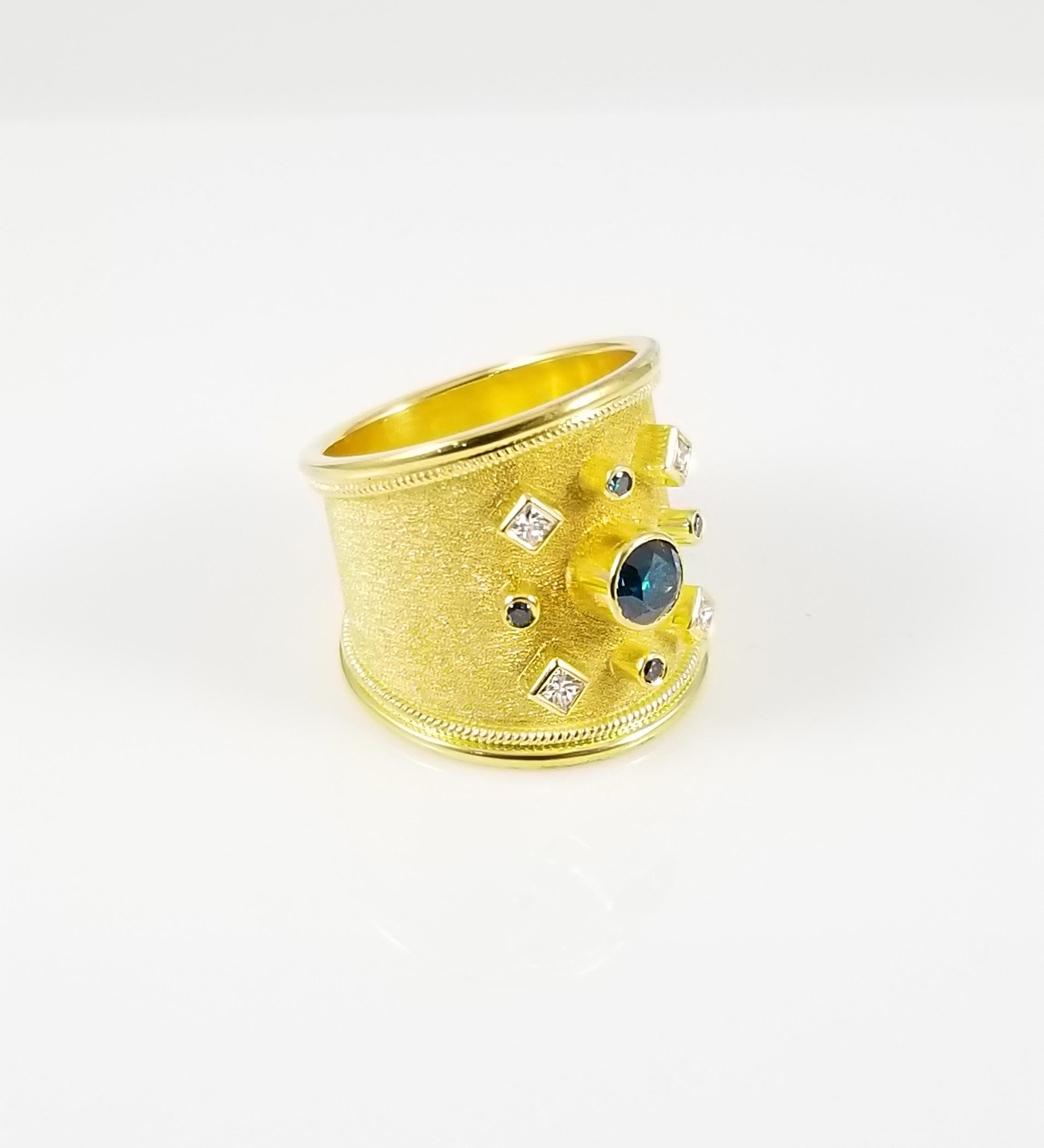 Georgios Collections 18 Karat Gelbgold Blauer und weißer Diamant Dicker Bandring im Angebot 1