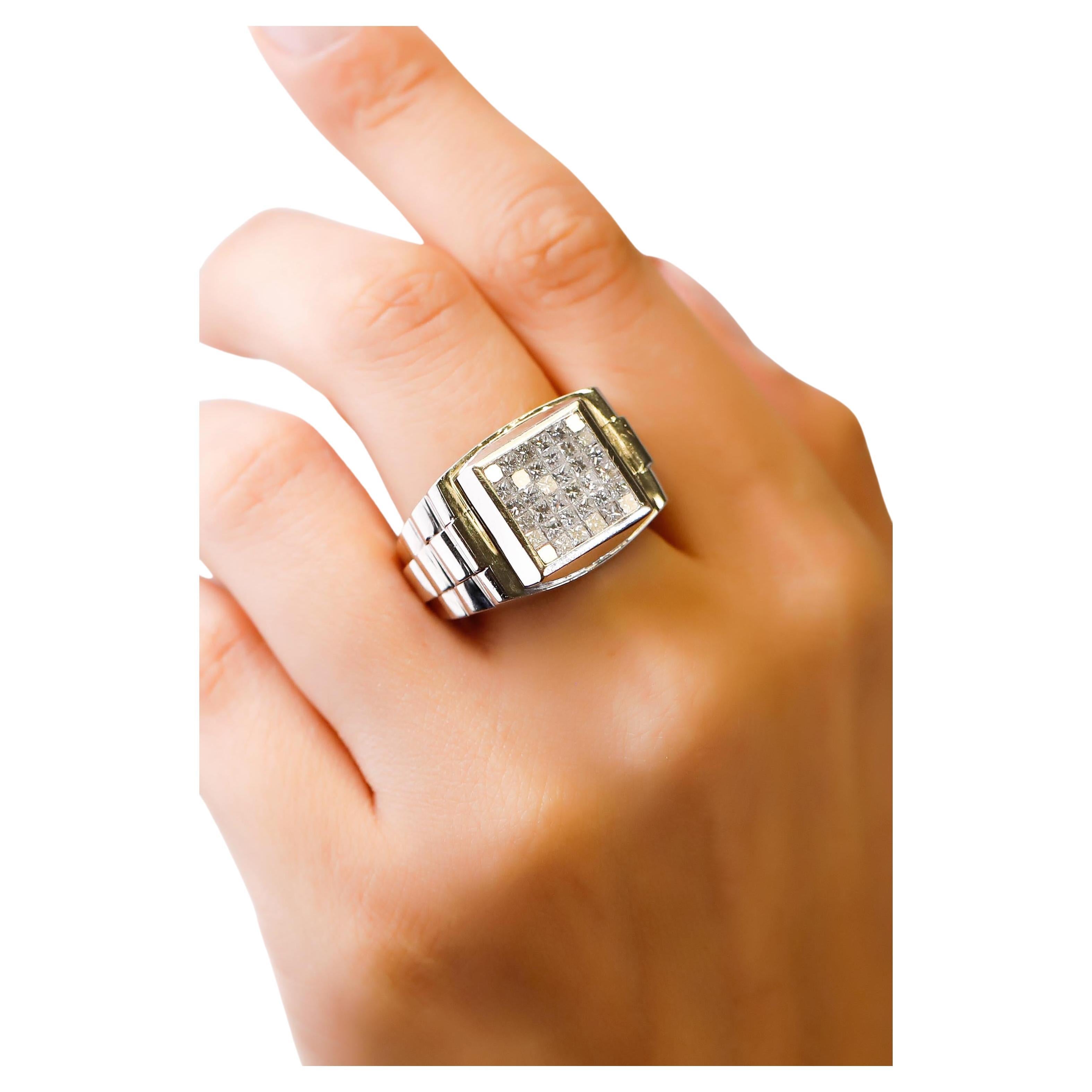 18 Karat White Gold 1.5 Carat Round Pavé Diamond Ring  For Sale