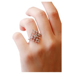 Anello da cocktail con diamante taglio rotondo in oro bianco 18 carati da 0,53 carati
