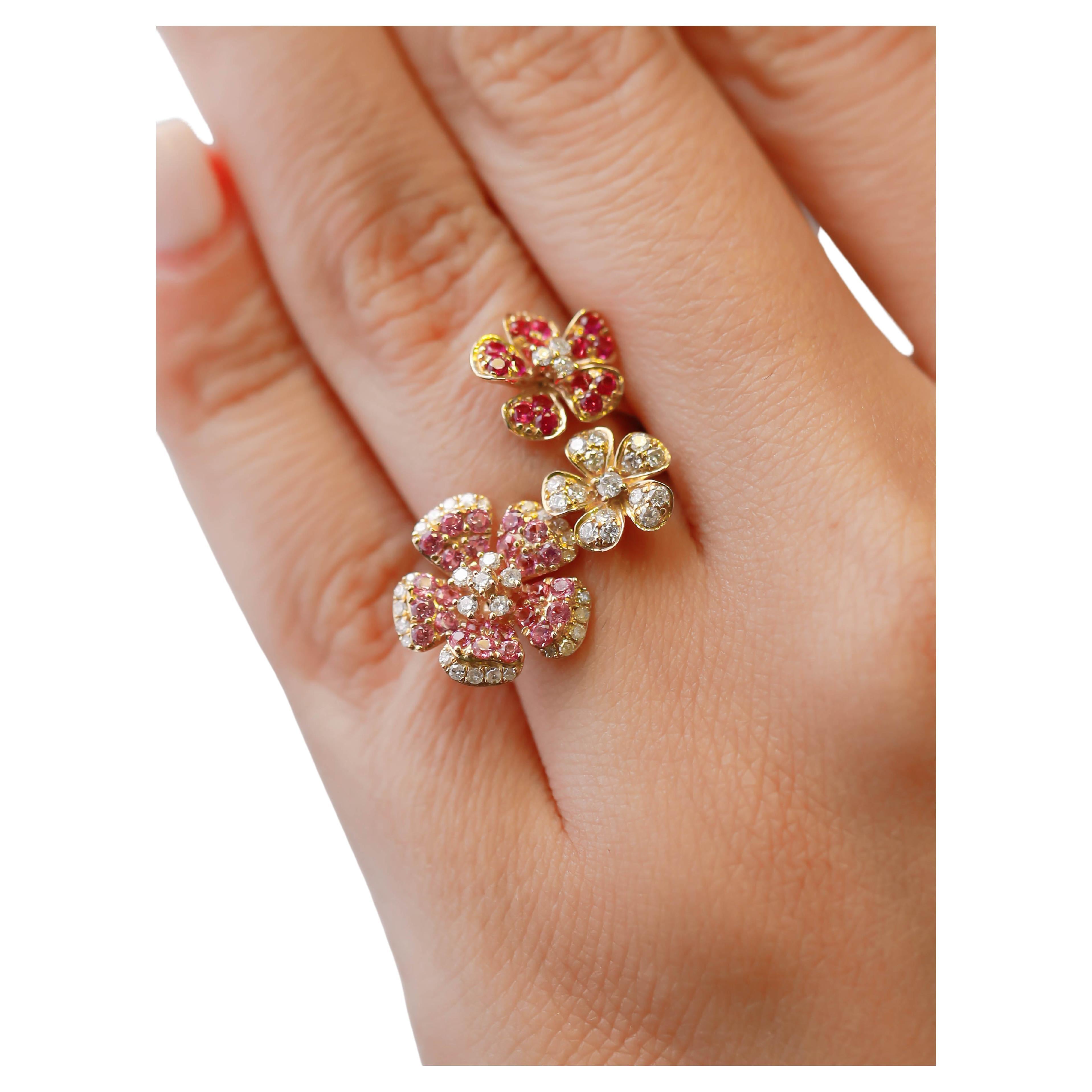 14K Yellow Gold Three Daisy Flower Floral Ring 1.08Ct Pink Sapphire Pave Diamond For Sale