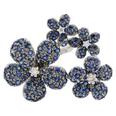 14K Weißgold Floral-Ring mit vier Blumenblauen Saphiren und 2,52 Karat natürlichem Diamanten