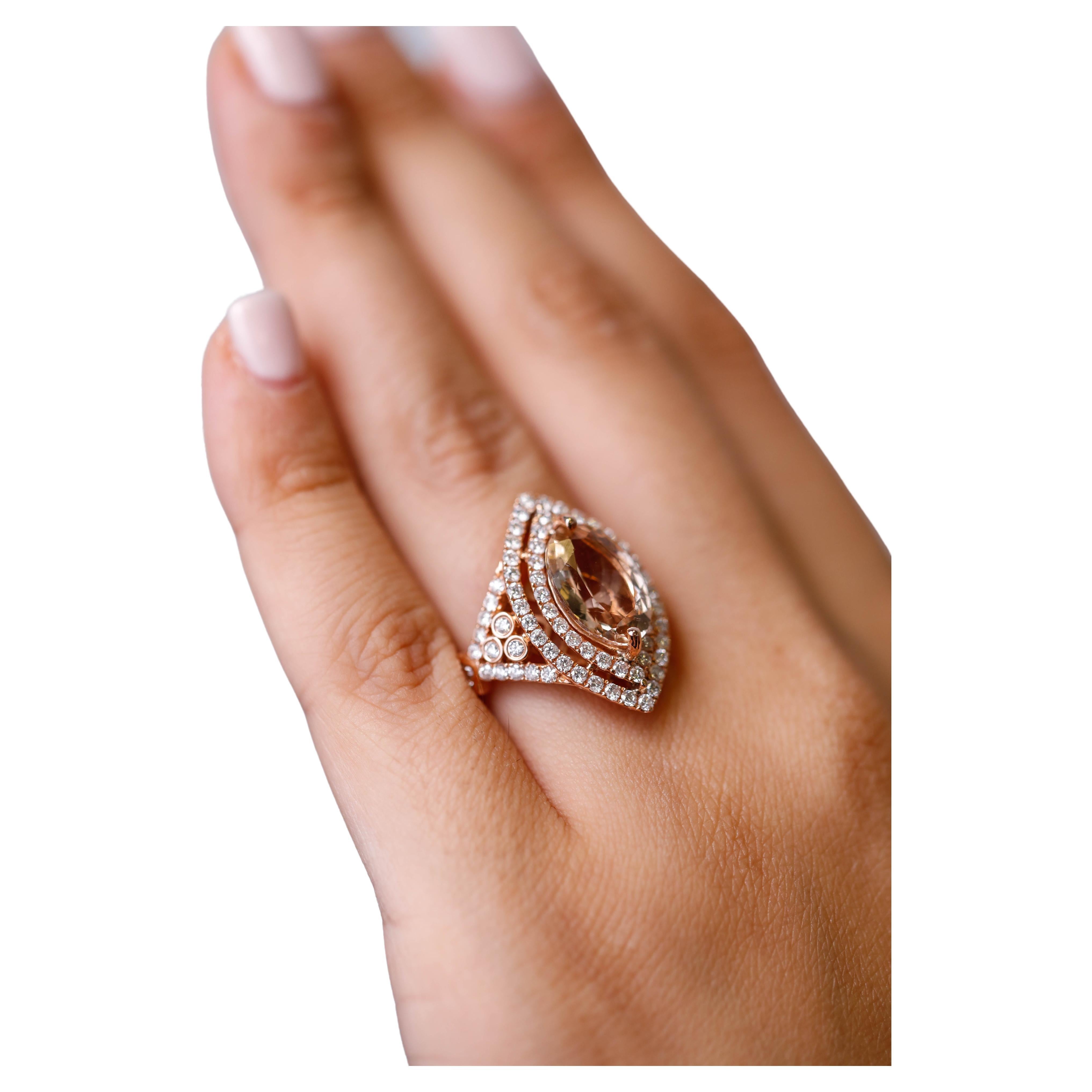 Bague de fiançailles en or rose 14 carats avec Morganite taille ovale de 3,4 carats et accents de diamants en vente