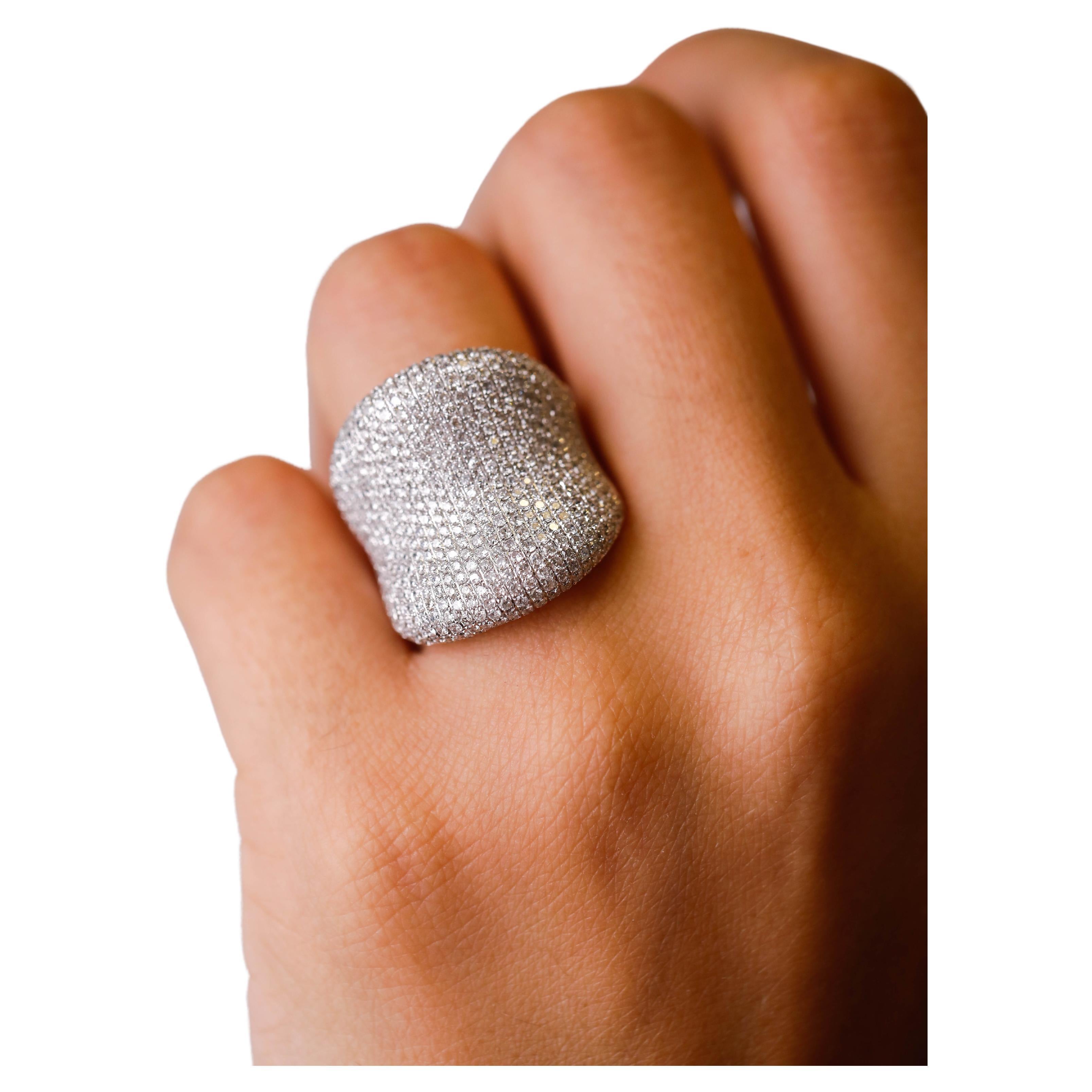 2.85 tcw Diamond Accent Pave Wide Cocktail ring in 18k White Gold Ring en vente
