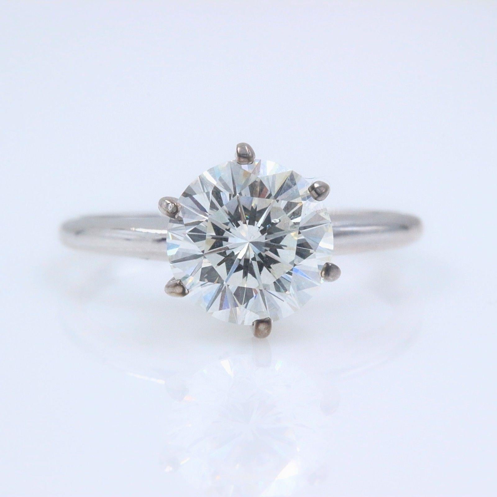 Leo Diamond Engagement Ring Round 2.00 Carat I SI1 14 Karat White Gold For Sale 3
