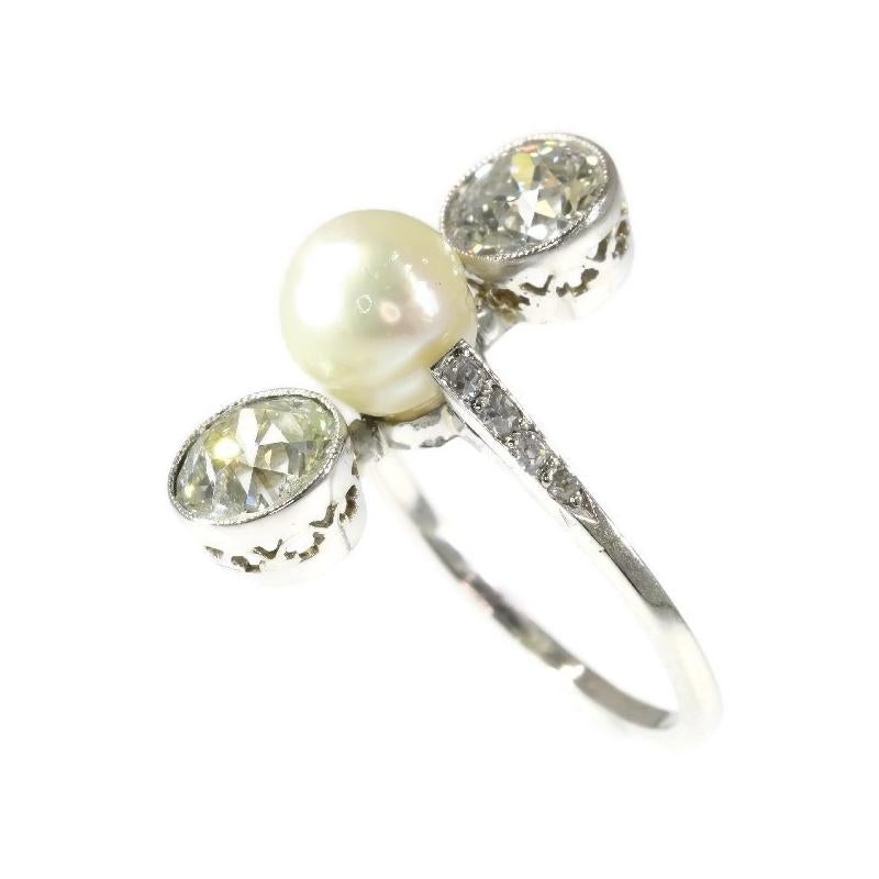 Platinum Art Deco Engagement Ring Natural Pearl and Big Old Mine Cut Brilliants In Excellent Condition For Sale In Antwerp, BE
