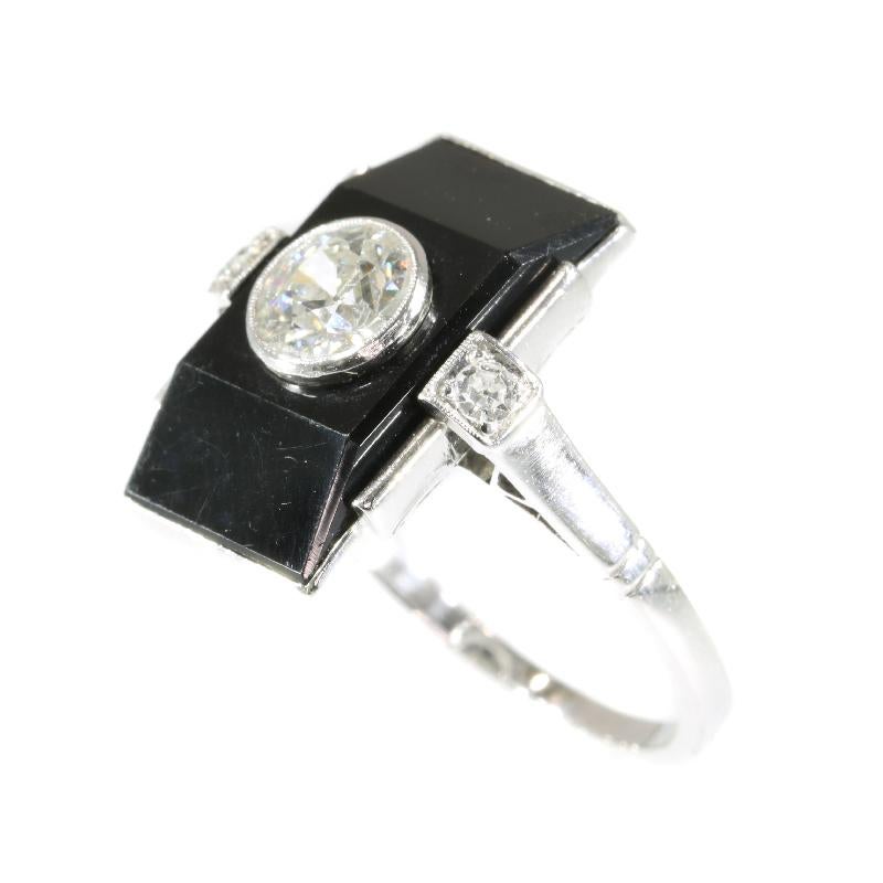 Round Cut Typical Art Deco Ring with Diamonds and Onyx, 1920s For Sale