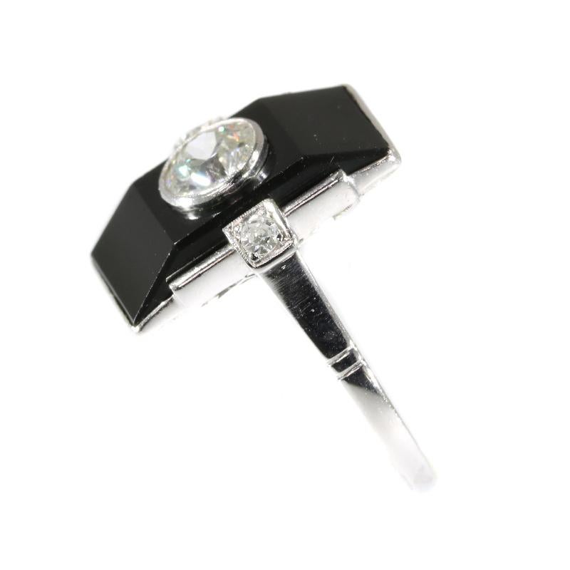 Typical Art Deco Ring with Diamonds and Onyx, 1920s In Excellent Condition For Sale In Antwerp, BE