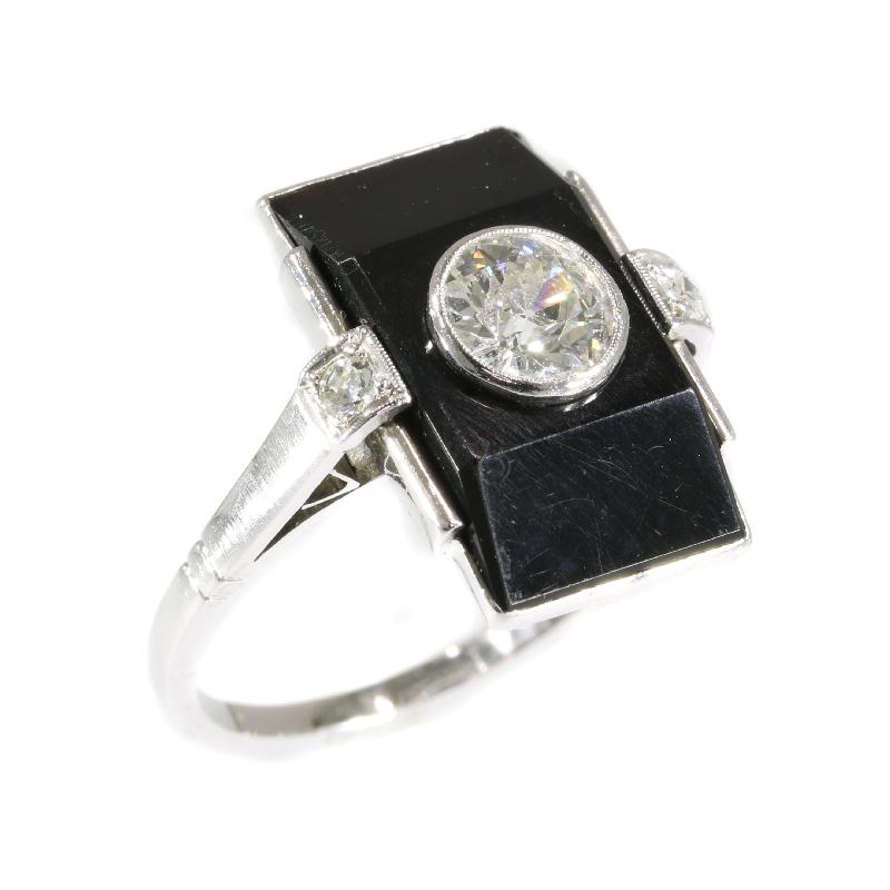 Typical Art Deco Ring with Diamonds and Onyx, 1920s For Sale 2