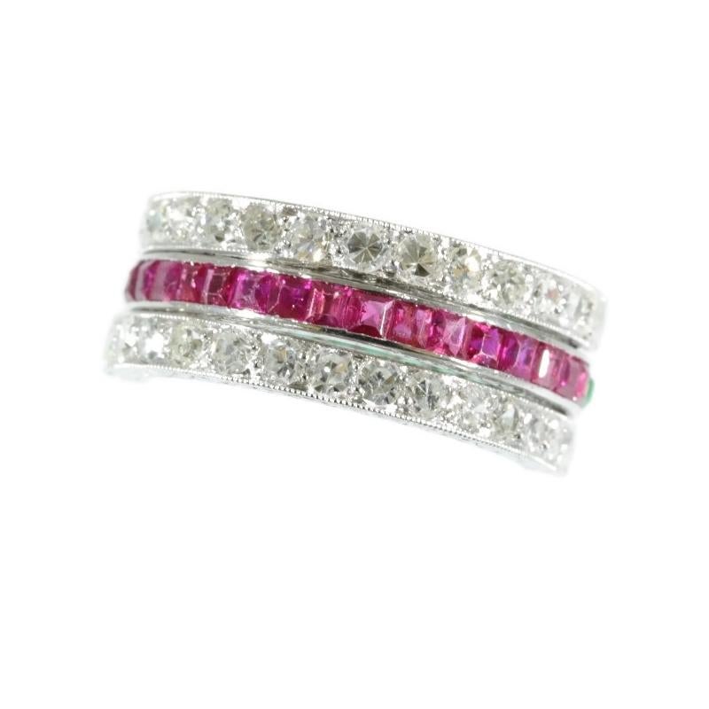 In this platinum Art Deco eternity band from 1930, 17 square cut rail set rubies meet 17 square cut rail set emeralds halfway. From their rendezvous, two parts encrusted with 13 single brilliant cut diamonds can hinge from one colour to the other.