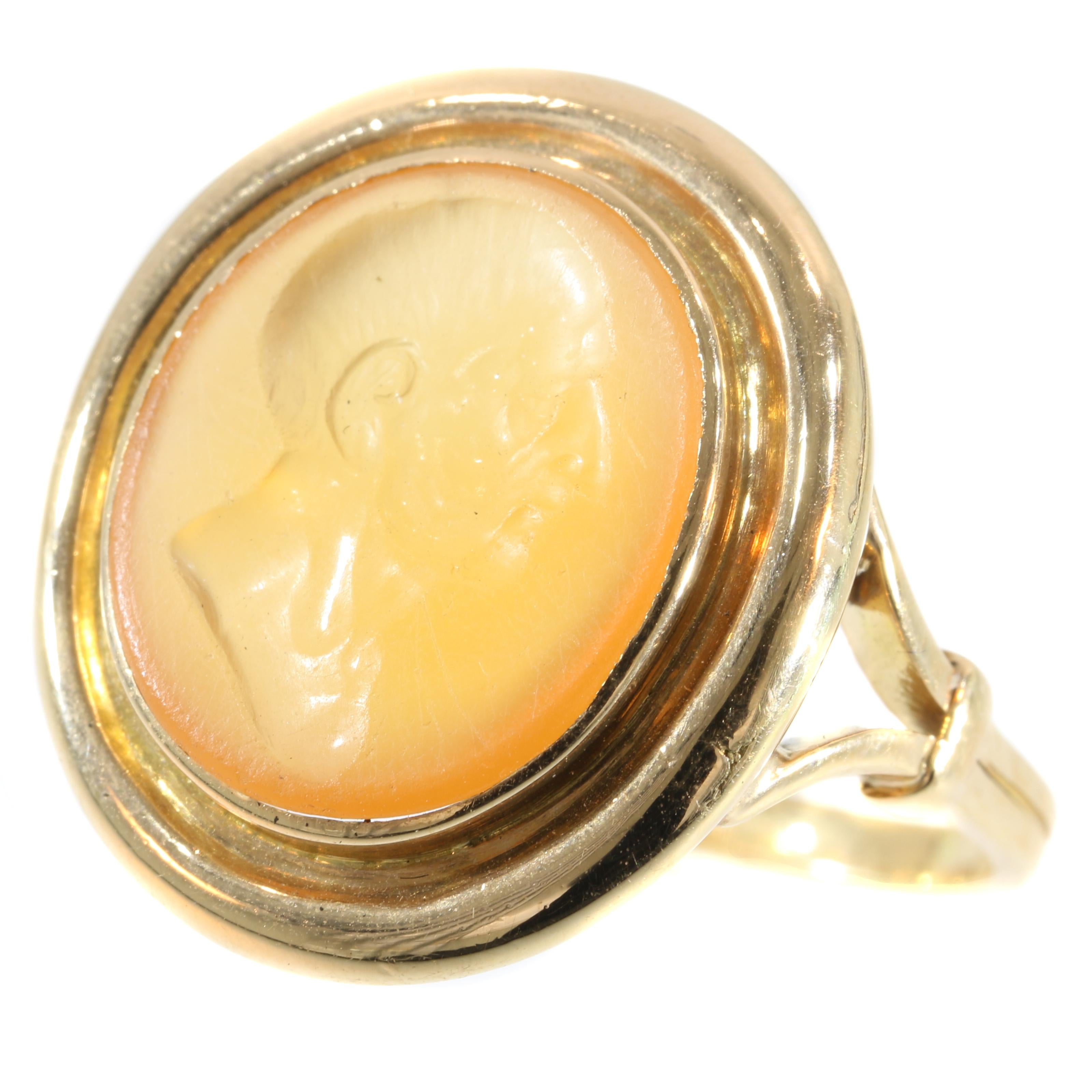 Early Victorian Antique Intaglio Gold Gents Ring, 1820s For Sale