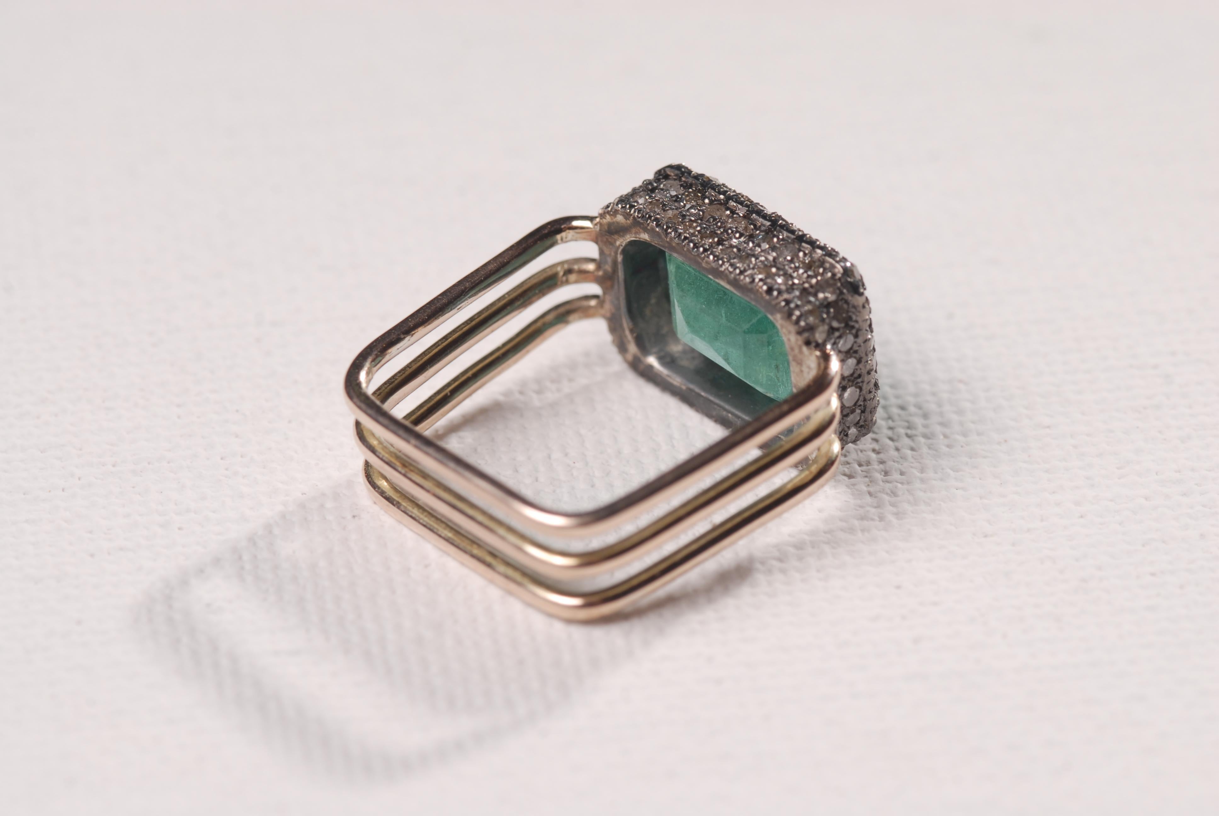 Ia Jewels 14 Carat Gold and Silver Emerald Diamond Cocktail Ring In New Condition For Sale In Tbilisi, GE