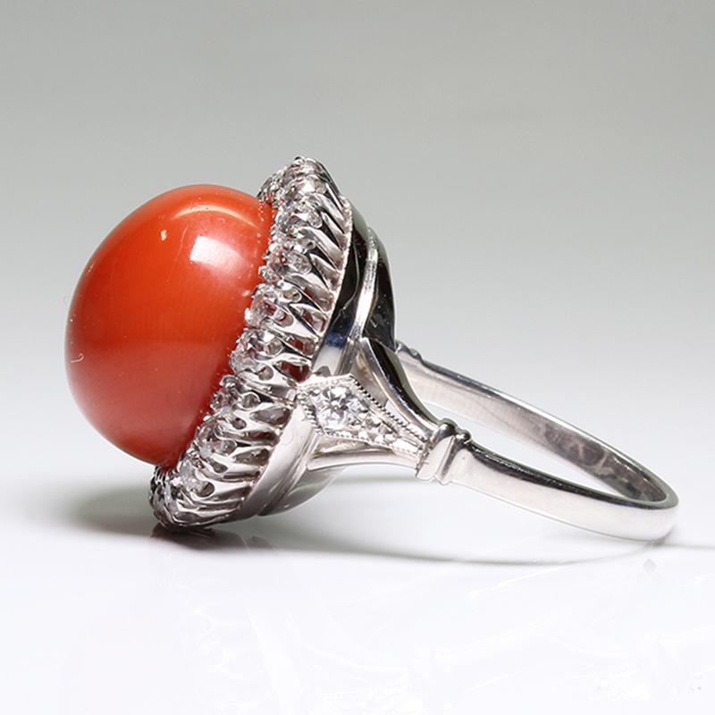 Handmade Platinum 1.40 Carat Diamond and Coral Ring In New Condition In Miami, FL