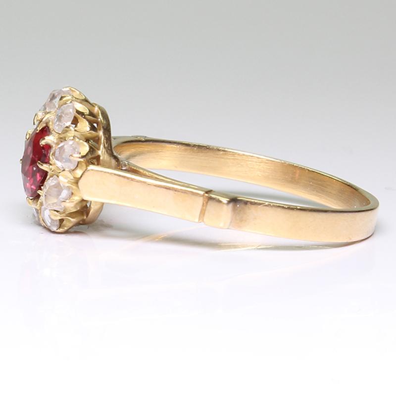 Antique Victorian 18 Karat Gold Diamond and Ruby Ring In Excellent Condition In Miami, FL