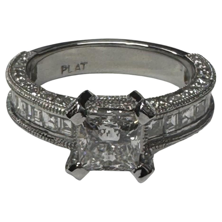 Certifié GIA 1.00cts Clarté VS1 et Couleur G serti dans une bague en platine en vente
