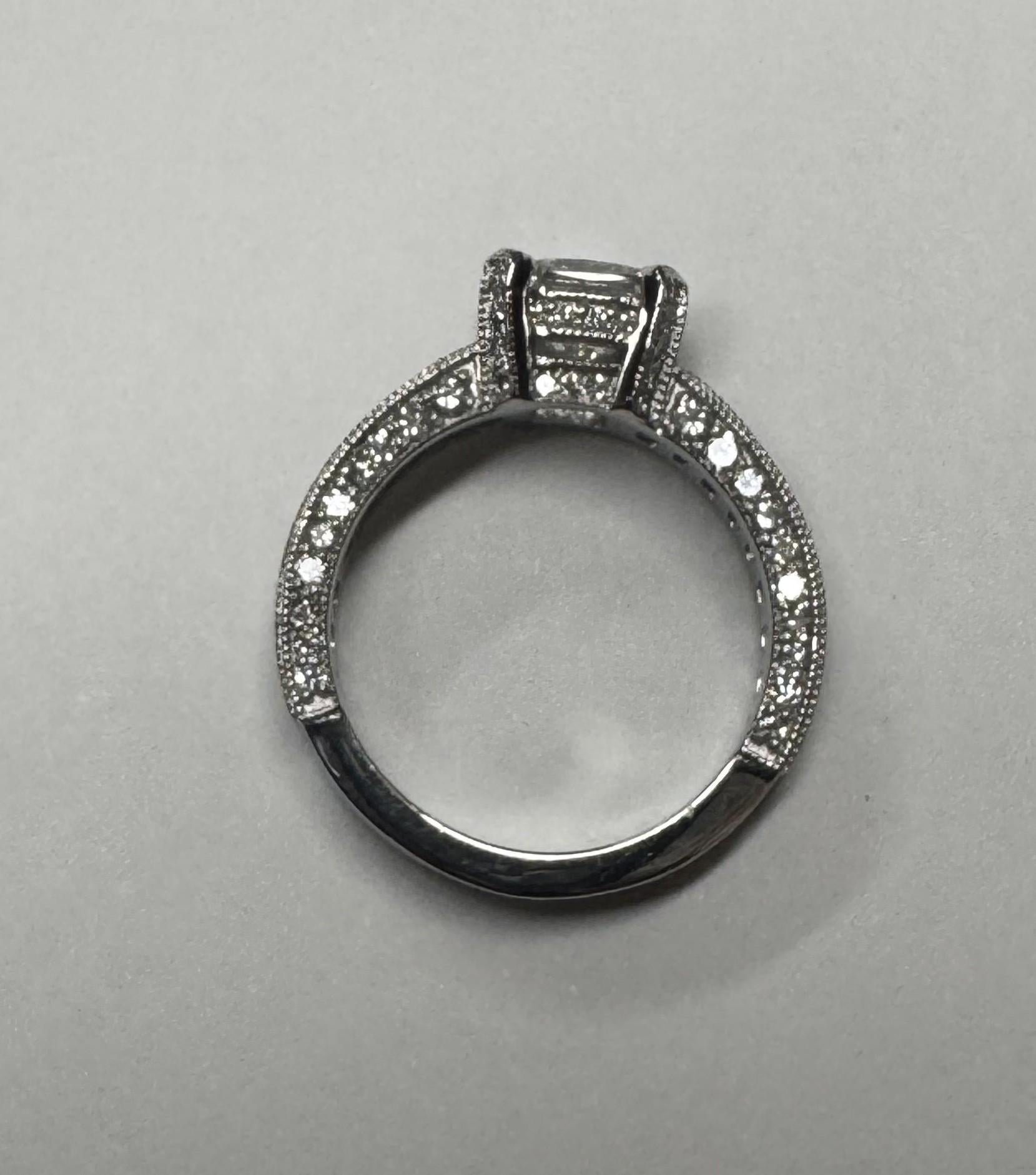 Taille princesse Certifié GIA 1.00cts Clarté VS1 et Couleur G serti dans une bague en platine en vente