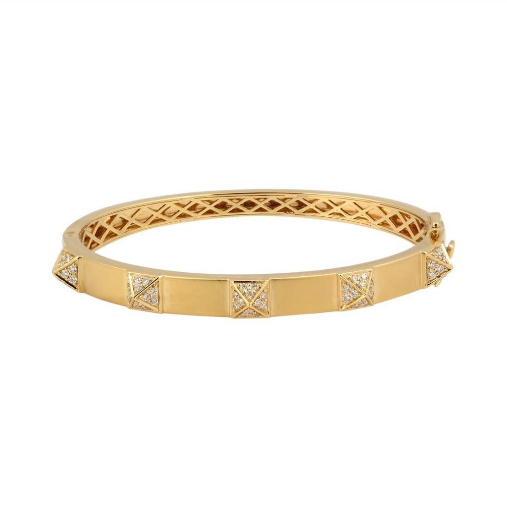 18 Karat Gold Diamond Bangle Bracelet In New Condition For Sale In Hoffman Estate, IL