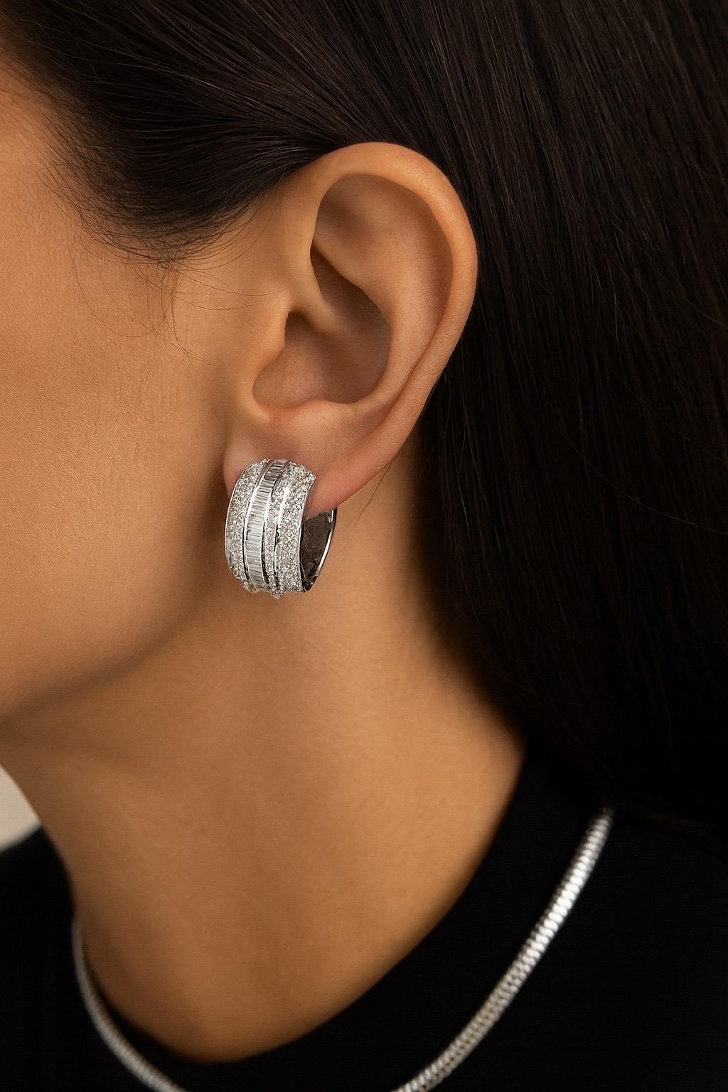 Pendientes de aro abrazador de oro de 18 quilates con un diamante de 1,67 quilates Contemporáneo en venta