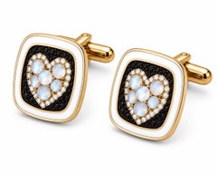 Boutons de manchette en forme de cœur avec pierre de naissance (pierre de lune) et émail blanc, en or 14 carats, par MEGHNA JEWELS