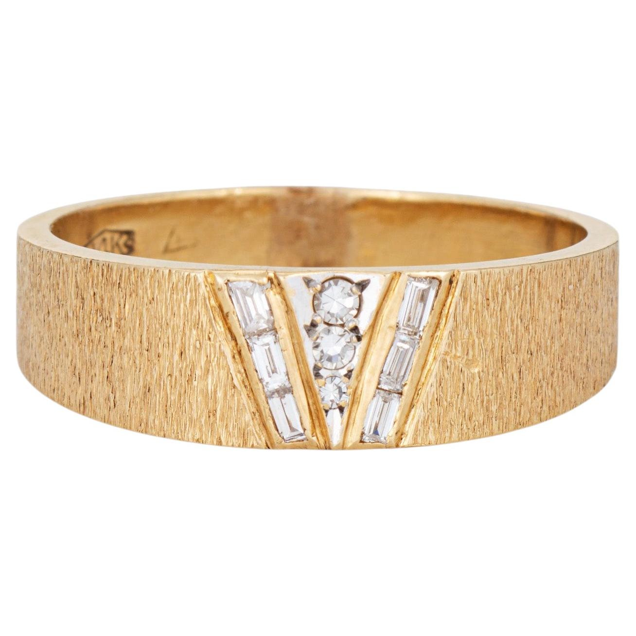 Vintage-Diamantring aus den 70er Jahren, 14 Karat Gelbgold, Ringgröße 11, verschiedene Schliffe, V-Design im Angebot