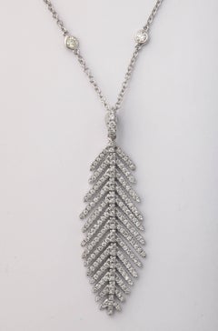 Colgante de Oro con Diamantes Motivo Pluma
