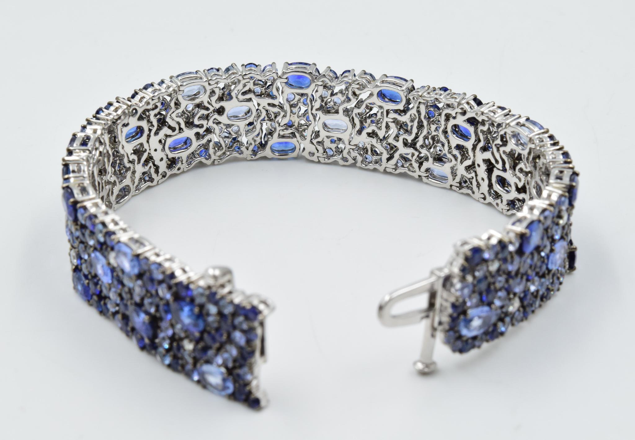 Robert Procop American Glamour Bracelet - Dark and Light Blue Sapphire in 18k In New Condition In Carmel, IN