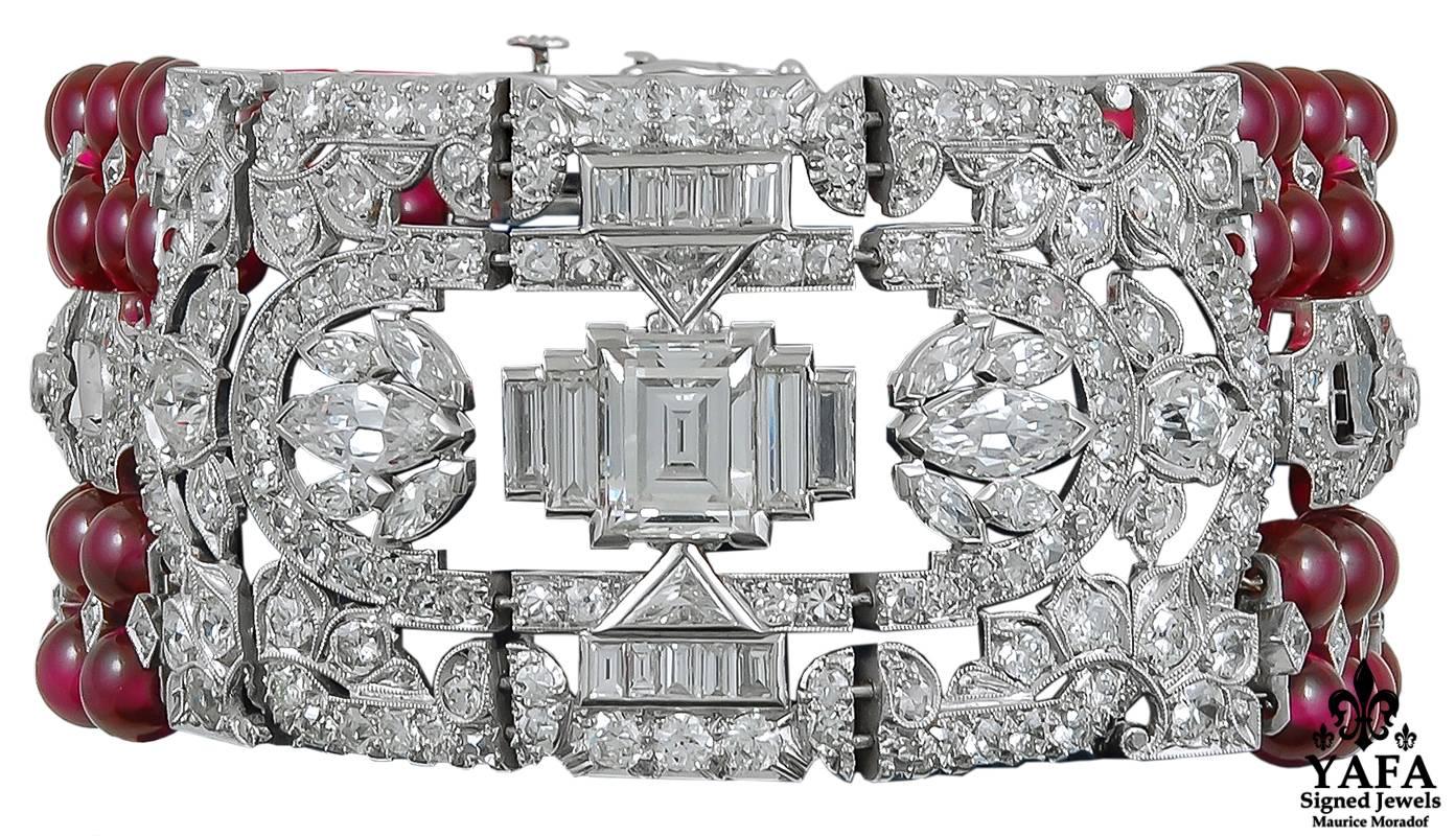 CD PEACOCK Art Deco Diamond Articulated Bracelet in Platinum.

An authentically Art Deco bracelet with exquisite step-cut diamonds surrounded by round Old European cuts and open-culet marquises. Panels of articulated gems are threaded with