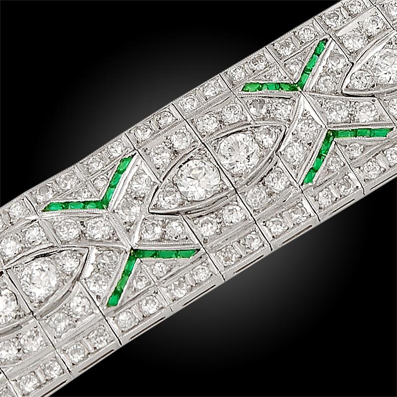 Round Cut Art Deco Diamond Emerald Bracelet For Sale