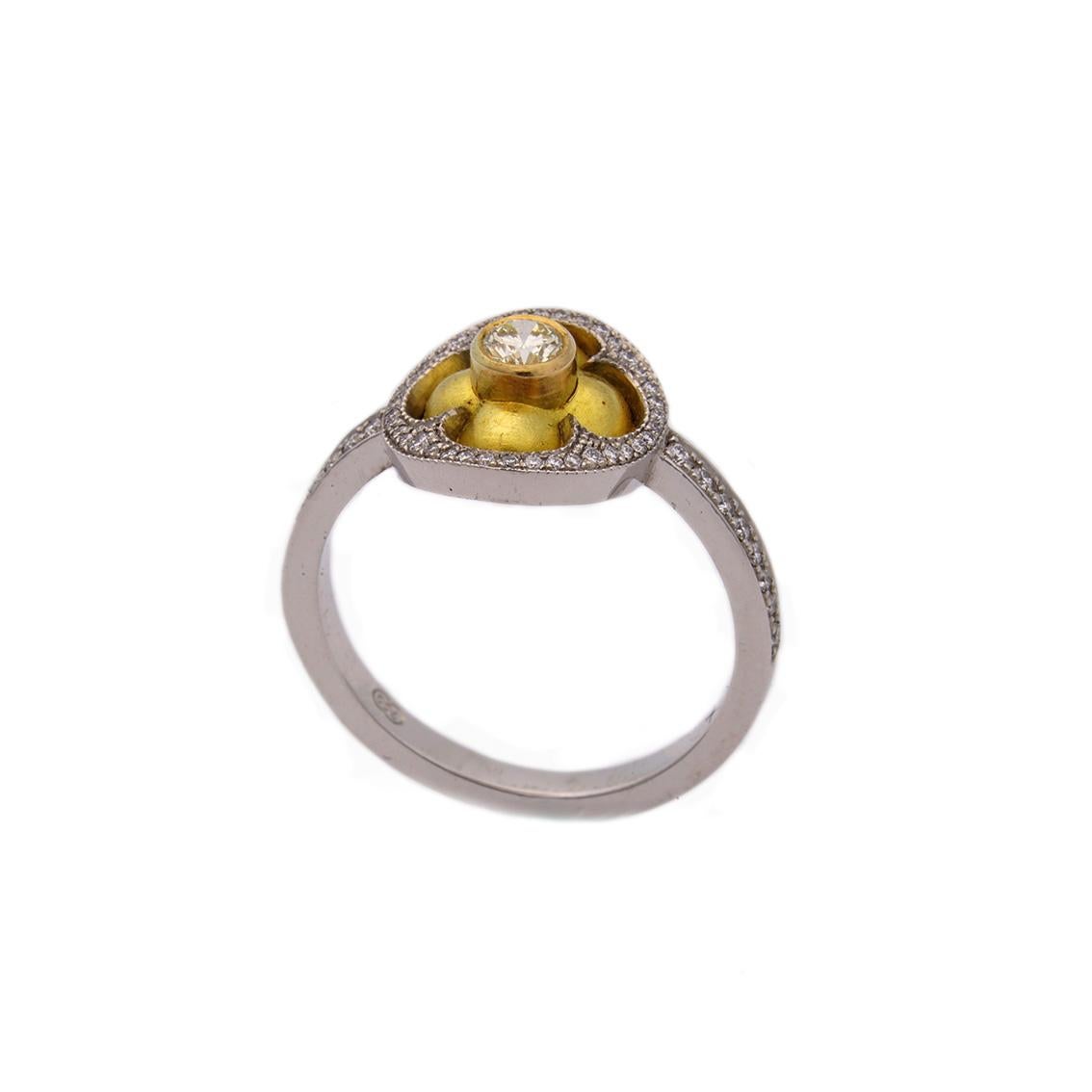 Gothic Revival 18 Karat White and Yellow Gold Diamond Quatrefoil Art Deco style Ring For Sale