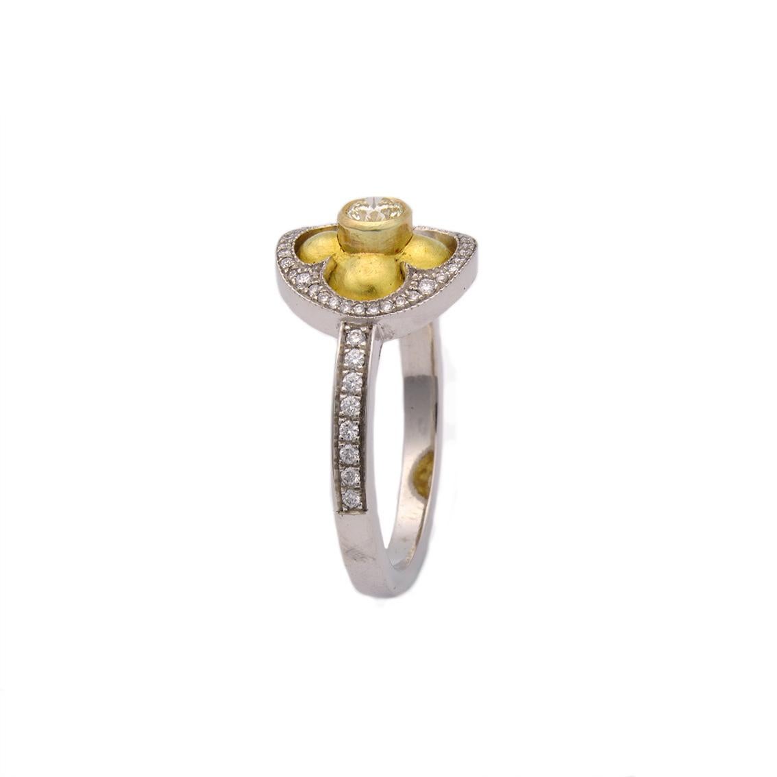 Round Cut 18 Karat White and Yellow Gold Diamond Quatrefoil Art Deco style Ring For Sale