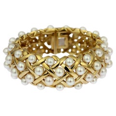 Chanel Retro/Vintage 'Matelasse' 18ct gold and cultured pearl bangle