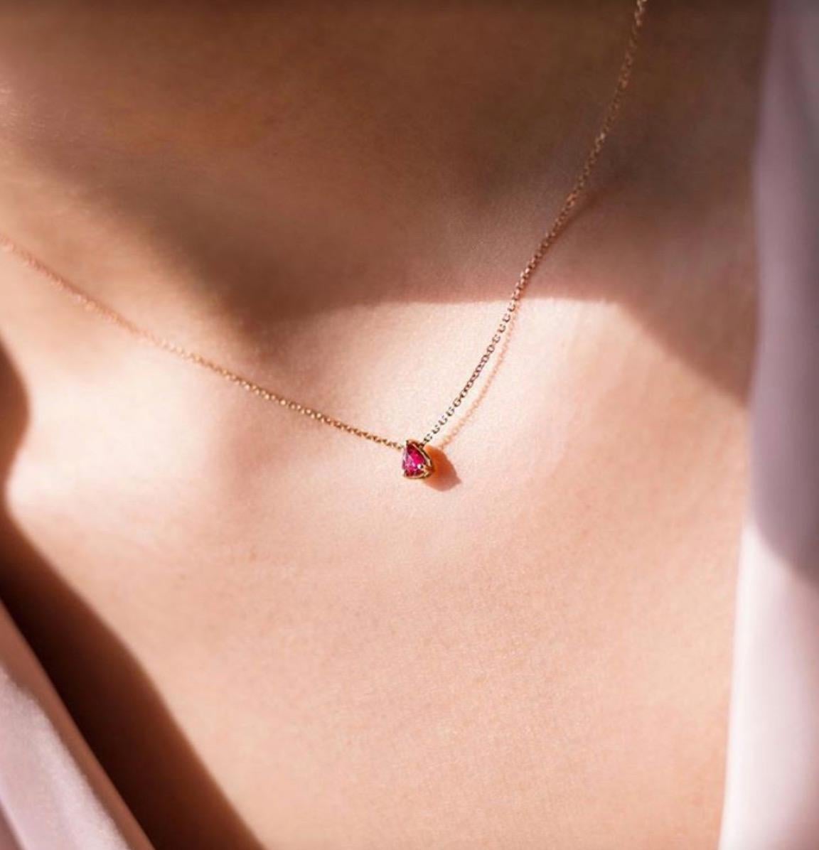 18 Karat Gold and 0.17 Carat Rubies Solo Pear Chain Necklace by Alessa Jewelry In New Condition For Sale In London, GB