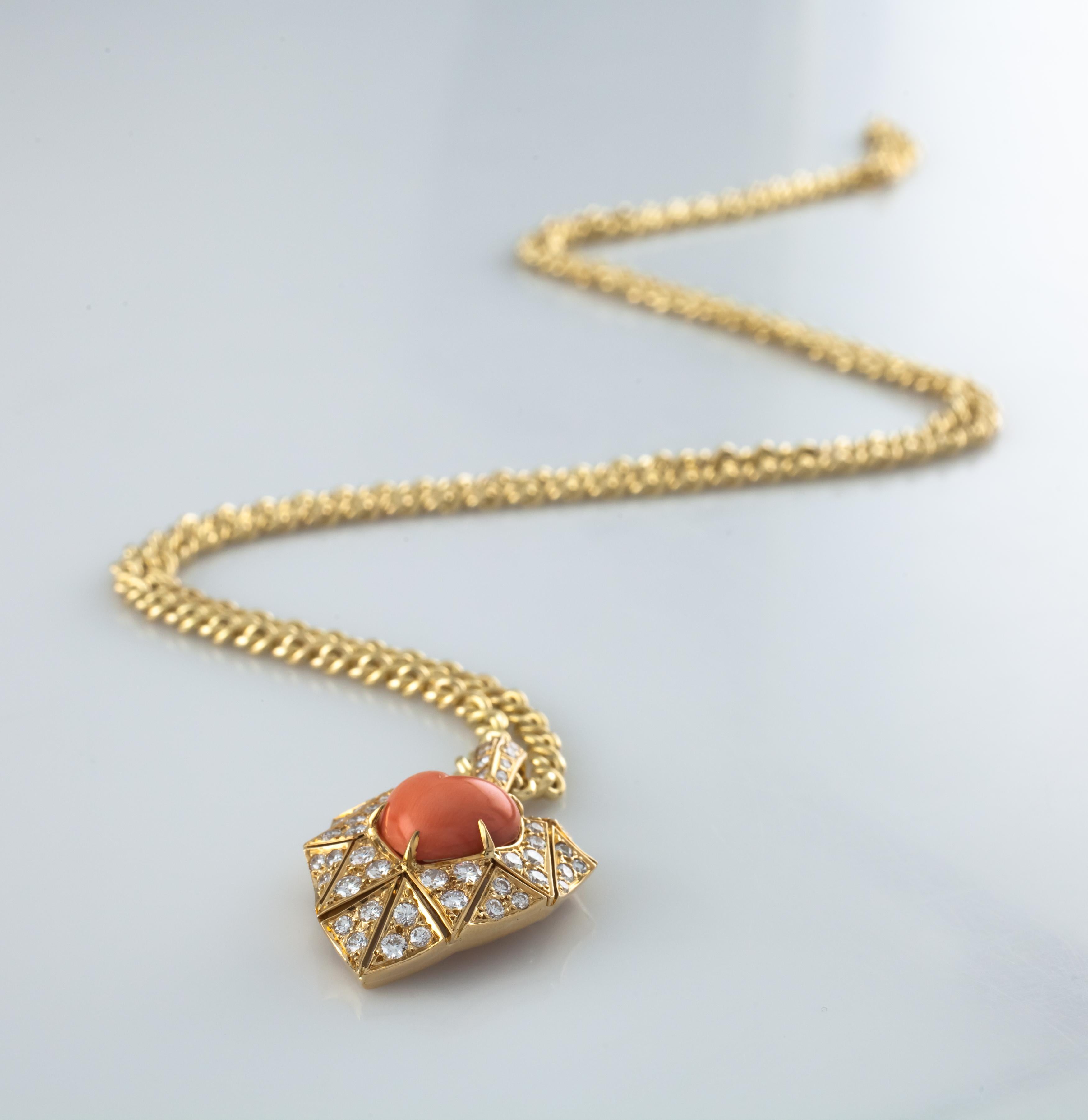 Bulgari Bvlgari High Jewelry Diamant und Koralle Herz-Anhänger aus 18 Karat Gold (Rundschliff) im Angebot