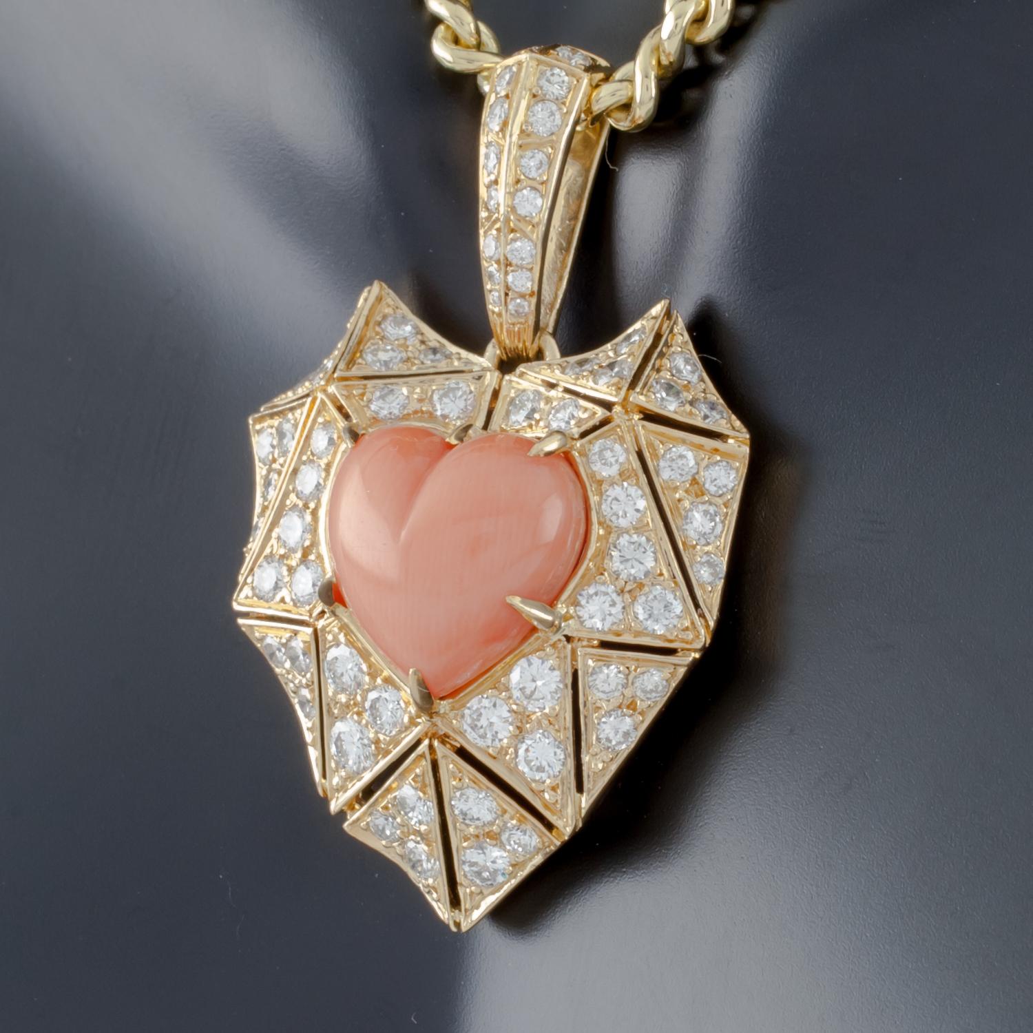 Bulgari Bvlgari High Jewelry Diamant und Koralle Herz-Anhänger aus 18 Karat Gold Damen im Angebot