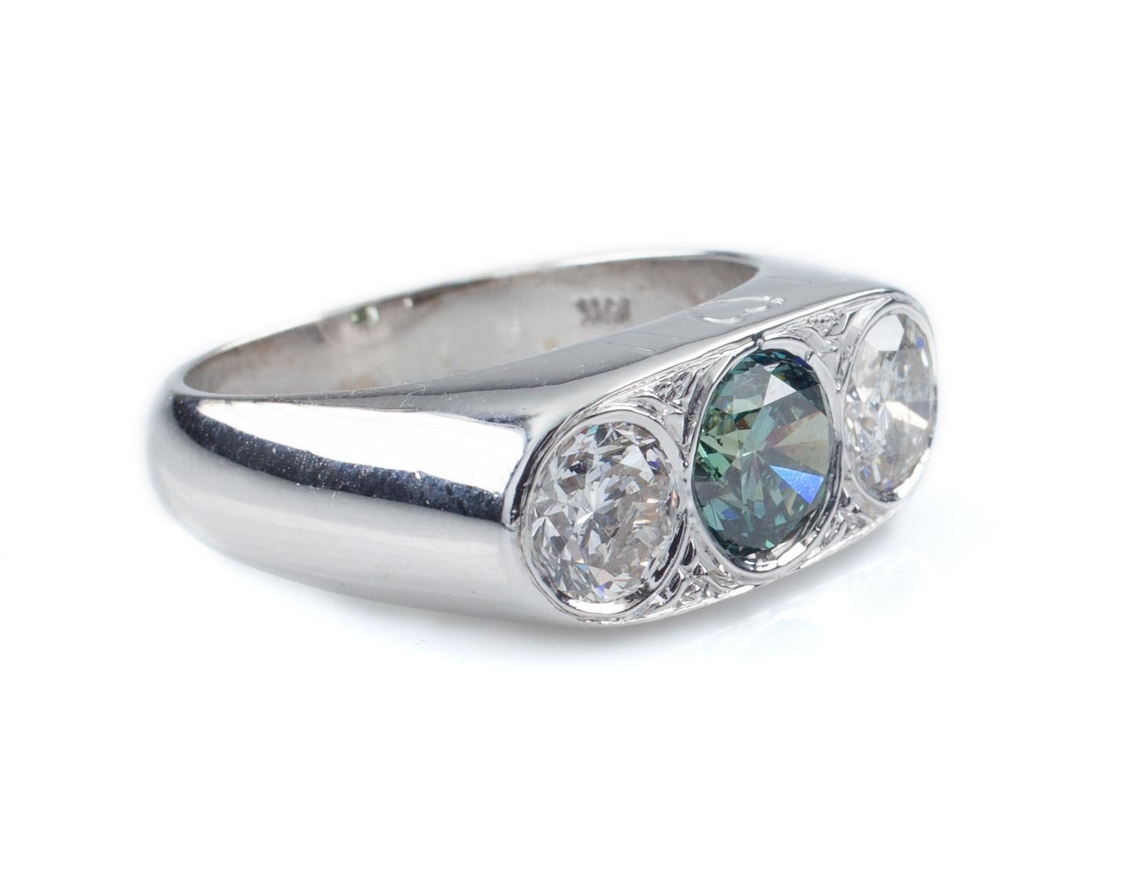 1,00 Karat Blauer Diamant 14 Karat Weißgold Drei-Diamanten-Ring (Rundschliff) im Angebot