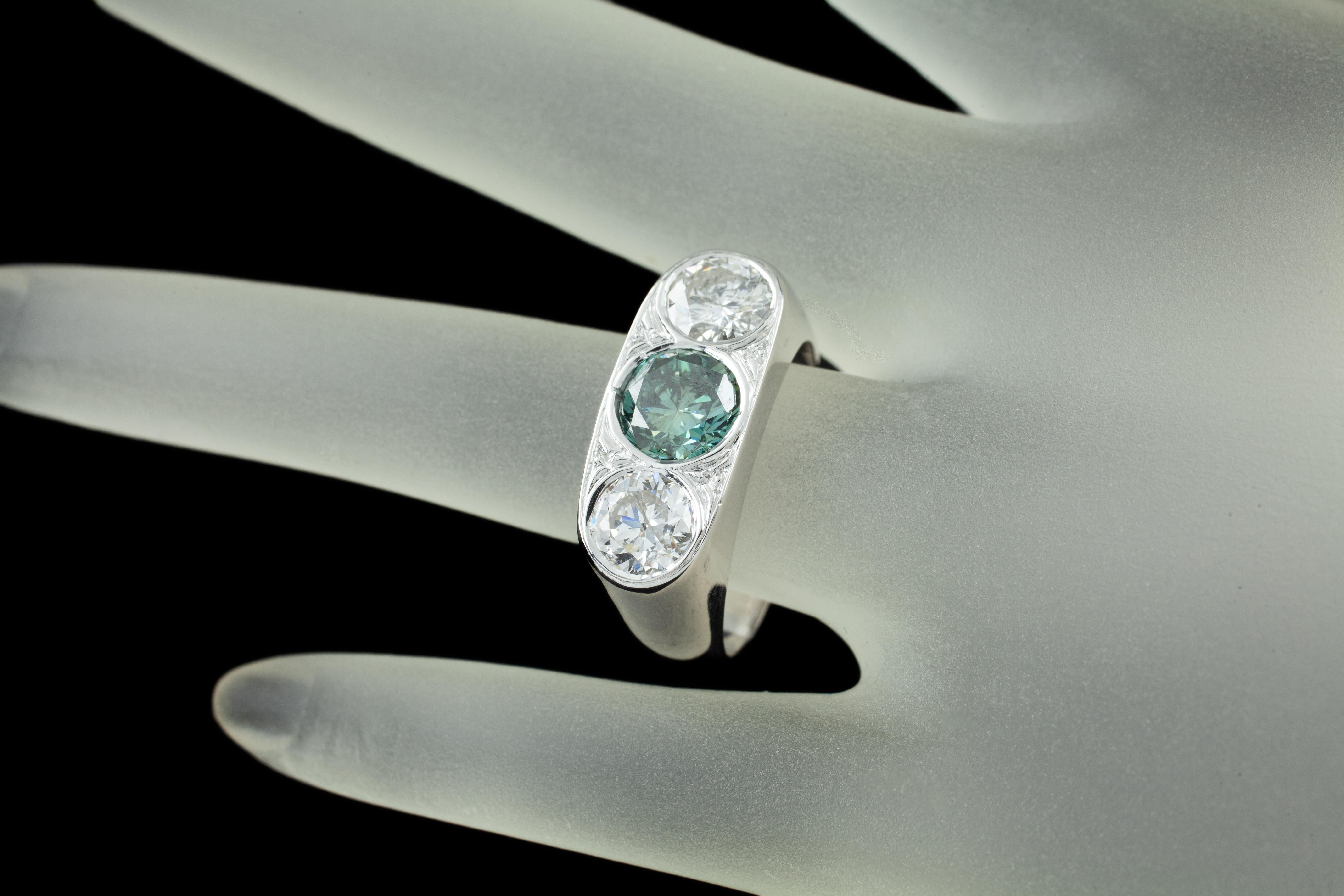 1.00 Carat Blue Diamond 14 Karat White Gold Three-Diamond Ring In Good Condition For Sale In Sherman Oaks, CA